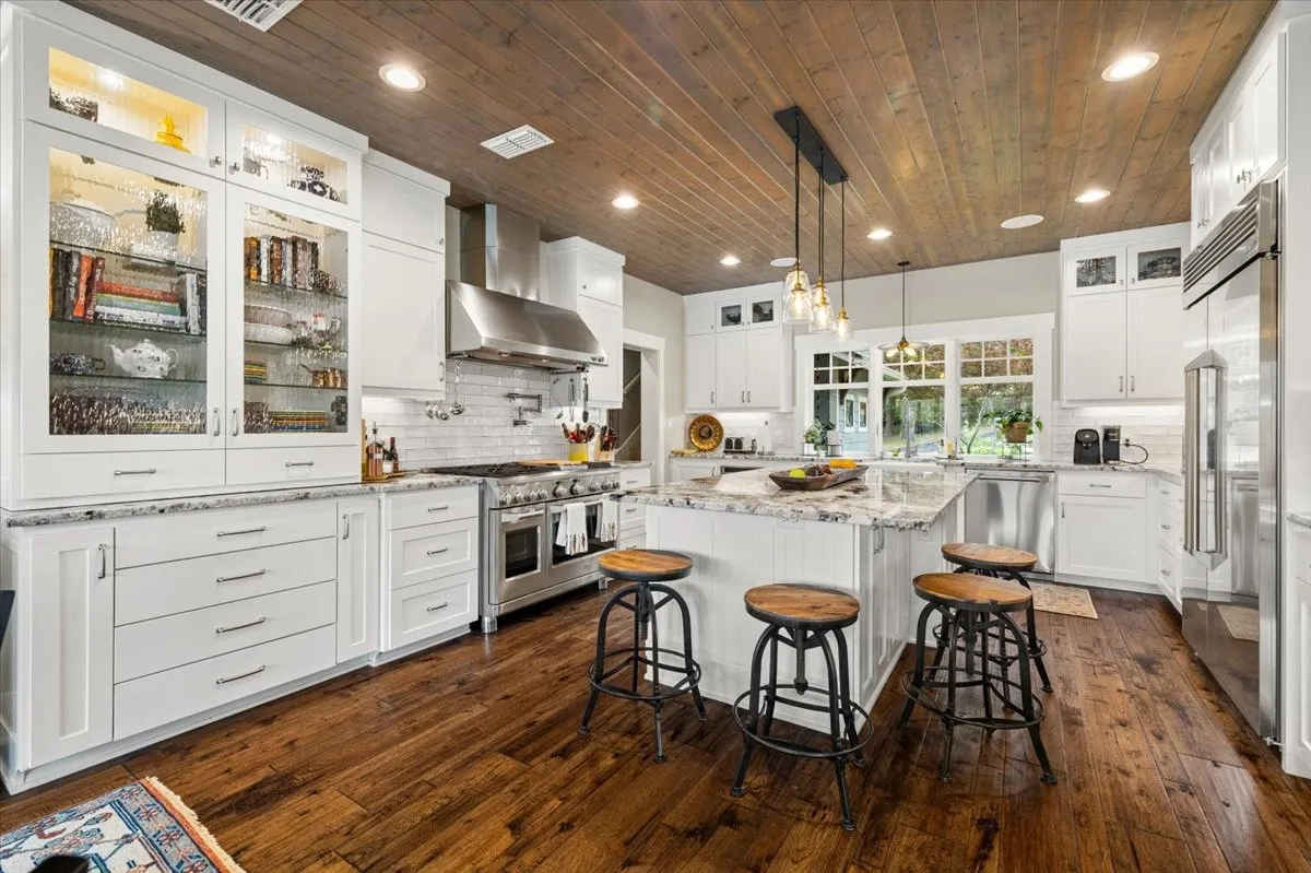 Single Family Residence For Sale in Wood County , 581 Private Road 6665, Mineola, Texas 75773, 5 Bedroom, 4 Bathroom, 2 Garage spaces, 3,289 Sqft, built in 2017, Preowned, mls#21256017, Real Estate Agent in Mineola, Homes For Sale in Wood county, Homes For Sale in Mineola, Realtor in Mineola Texas, Real Estate Brokerage Independent Realty Texas, Luminita Cordes Realtor