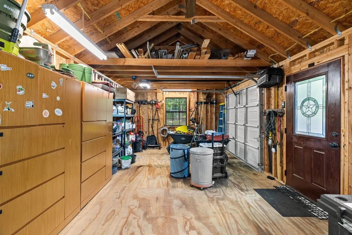 Single Family Residence For Sale in Wood County , 581 Private Road 6665, Mineola, Texas 75773, 5 Bedroom, 4 Bathroom, 2 Garage spaces, 3,289 Sqft, built in 2017, Preowned, mls#21256017, Real Estate Agent in Mineola, Homes For Sale in Wood county, Homes For Sale in Mineola, Realtor in Mineola Texas, Real Estate Brokerage Independent Realty Texas, Luminita Cordes Realtor