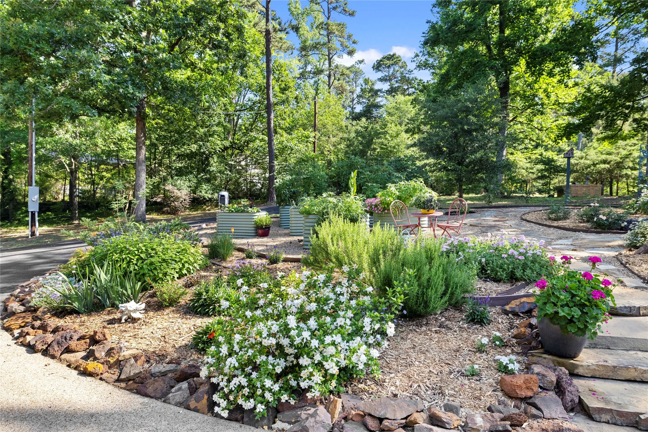 Single Family Residence For Sale in Wood County , 581 Private Road 6665, Mineola, Texas 75773, 5 Bedroom, 4 Bathroom, 2 Garage spaces, 3,289 Sqft, built in 2017, Preowned, mls#21256017, Real Estate Agent in Mineola, Homes For Sale in Wood county, Homes For Sale in Mineola, Realtor in Mineola Texas, Real Estate Brokerage Independent Realty Texas, Luminita Cordes Realtor