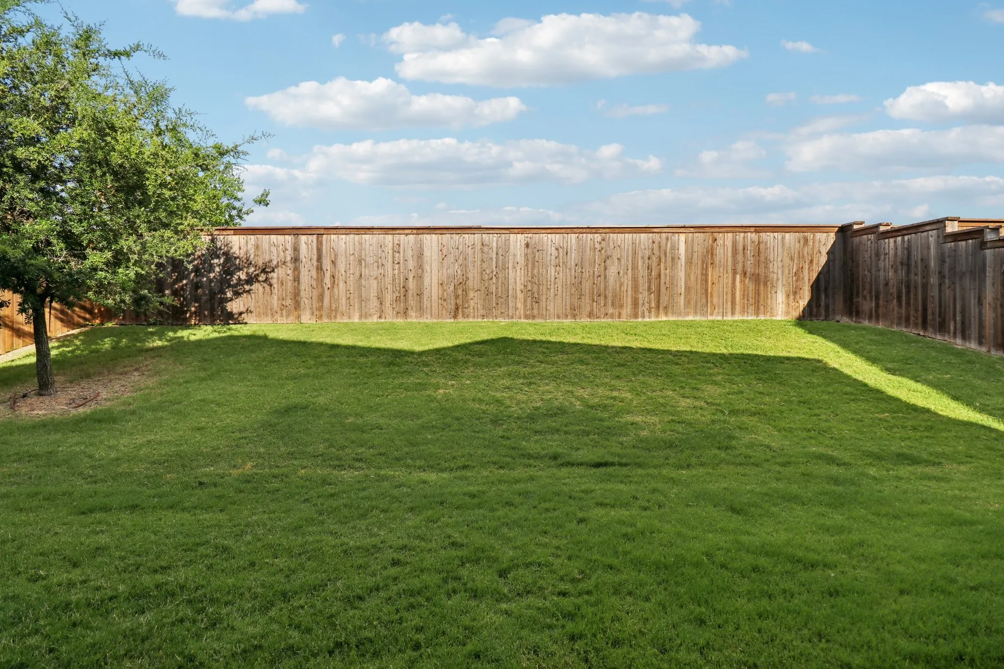 Single Family Residence For Sale in Collin County , 3201 Cavalry Way, Celina, Texas 75009, 3 Bedroom, 2 Bathroom, 2 Garage spaces, 1,874 Sqft, built in 2019, Preowned, mls#21256078, Real Estate Agent in Celina, Homes For Sale in Collin county, Homes For Sale in Celina, Realtor in Celina Texas, Real Estate Brokerage Independent Realty Texas, Luminita Cordes Realtor