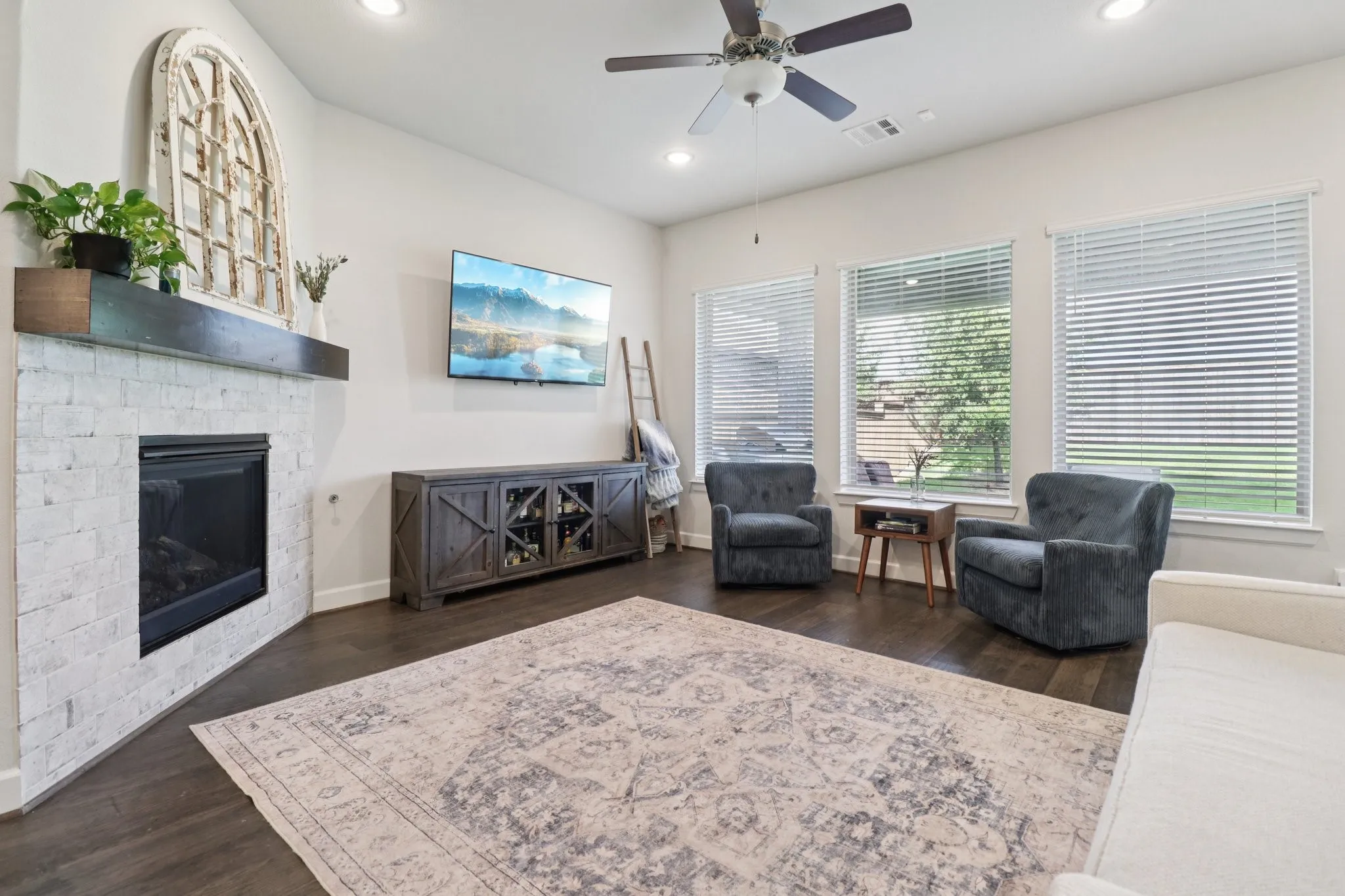 Single Family Residence For Sale in Collin County , 3201 Cavalry Way, Celina, Texas 75009, 3 Bedroom, 2 Bathroom, 2 Garage spaces, 1,874 Sqft, built in 2019, Preowned, mls#21256078, Real Estate Agent in Celina, Homes For Sale in Collin county, Homes For Sale in Celina, Realtor in Celina Texas, Real Estate Brokerage Independent Realty Texas, Luminita Cordes Realtor
