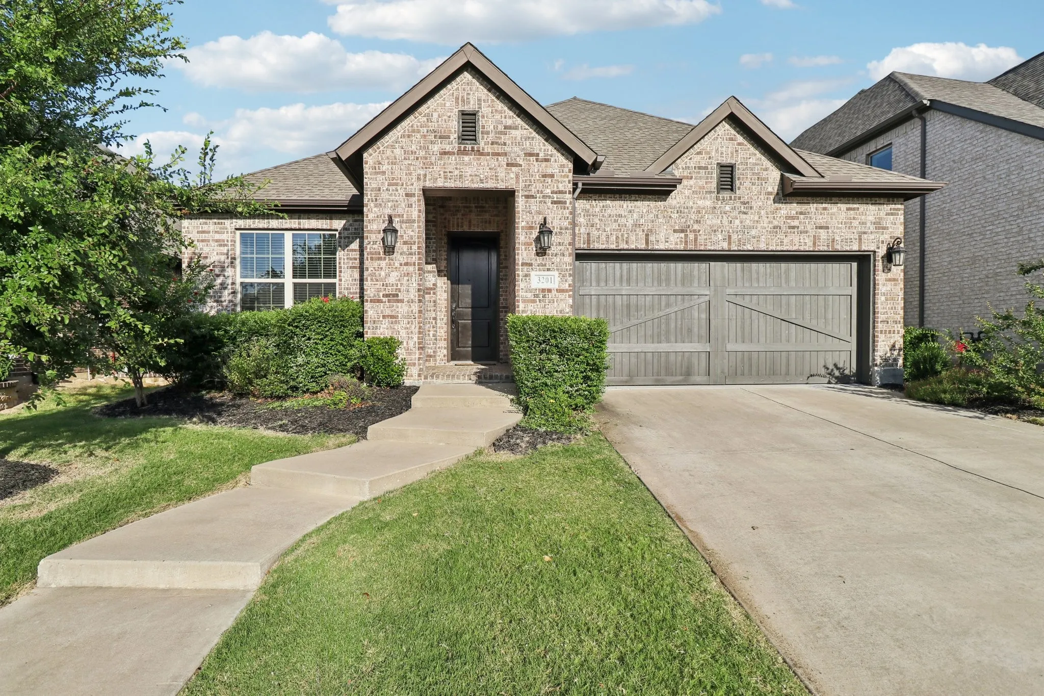 Single Family Residence For Sale in Collin County , 3201 Cavalry Way, Celina, Texas 75009, 3 Bedroom, 2 Bathroom, 2 Garage spaces, 1,874 Sqft, built in 2019, Preowned, mls#21256078, Real Estate Agent in Celina, Homes For Sale in Collin county, Homes For Sale in Celina, Realtor in Celina Texas, Real Estate Brokerage Independent Realty Texas, Luminita Cordes Realtor