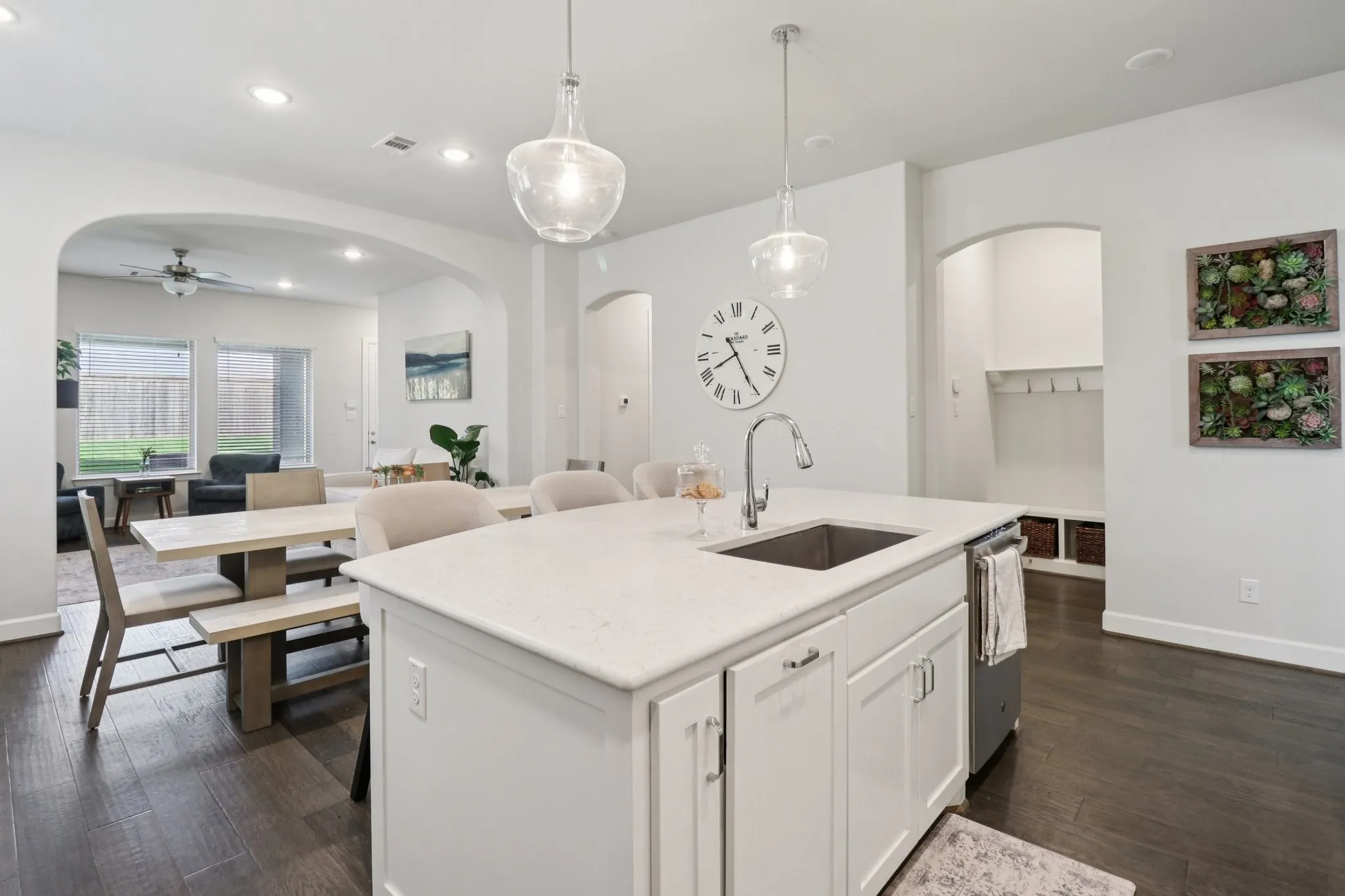Single Family Residence For Sale in Collin County , 3201 Cavalry Way, Celina, Texas 75009, 3 Bedroom, 2 Bathroom, 2 Garage spaces, 1,874 Sqft, built in 2019, Preowned, mls#21256078, Real Estate Agent in Celina, Homes For Sale in Collin county, Homes For Sale in Celina, Realtor in Celina Texas, Real Estate Brokerage Independent Realty Texas, Luminita Cordes Realtor