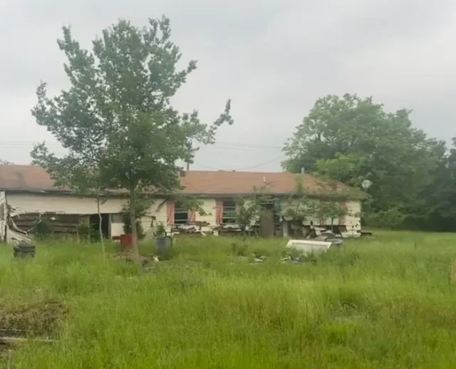 Single Family Residence For Sale in Hunt County , 8990 County Road 2414, Quinlan, Texas 75474, 2 Bedroom, 1 Bathroom, 2 Garage spaces, 1,118 Sqft, built in 1983, mls#21256953, Real Estate Agent in Quinlan, Homes For Sale in Hunt county, Homes For Sale in Quinlan, Realtor in Quinlan Texas, Real Estate Brokerage Independent Realty Texas, Luminita Cordes Realtor