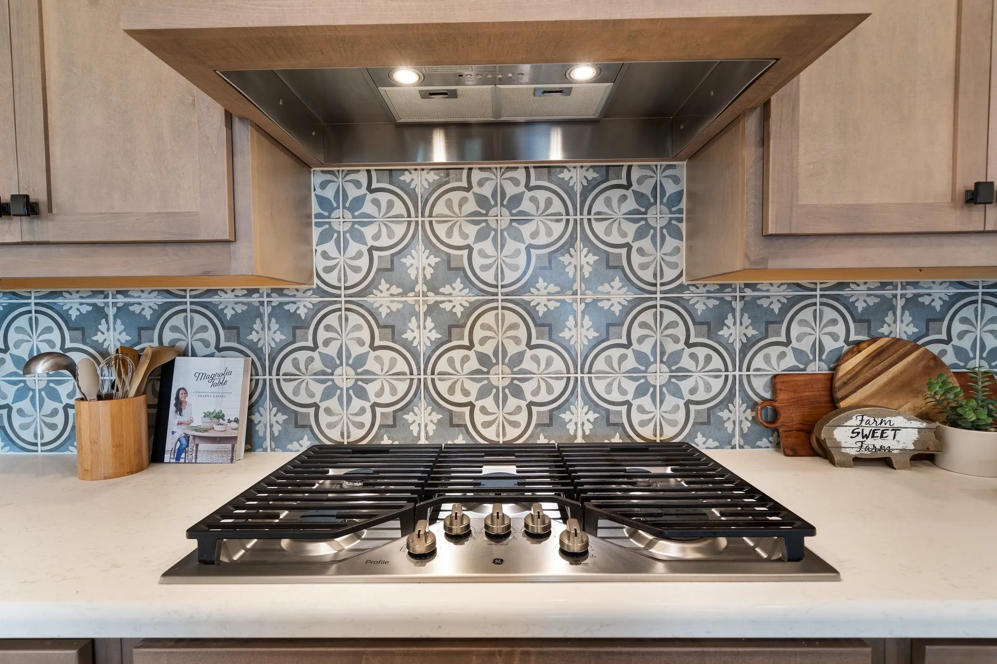 Featuring a 5 Burner Gas Cooktop