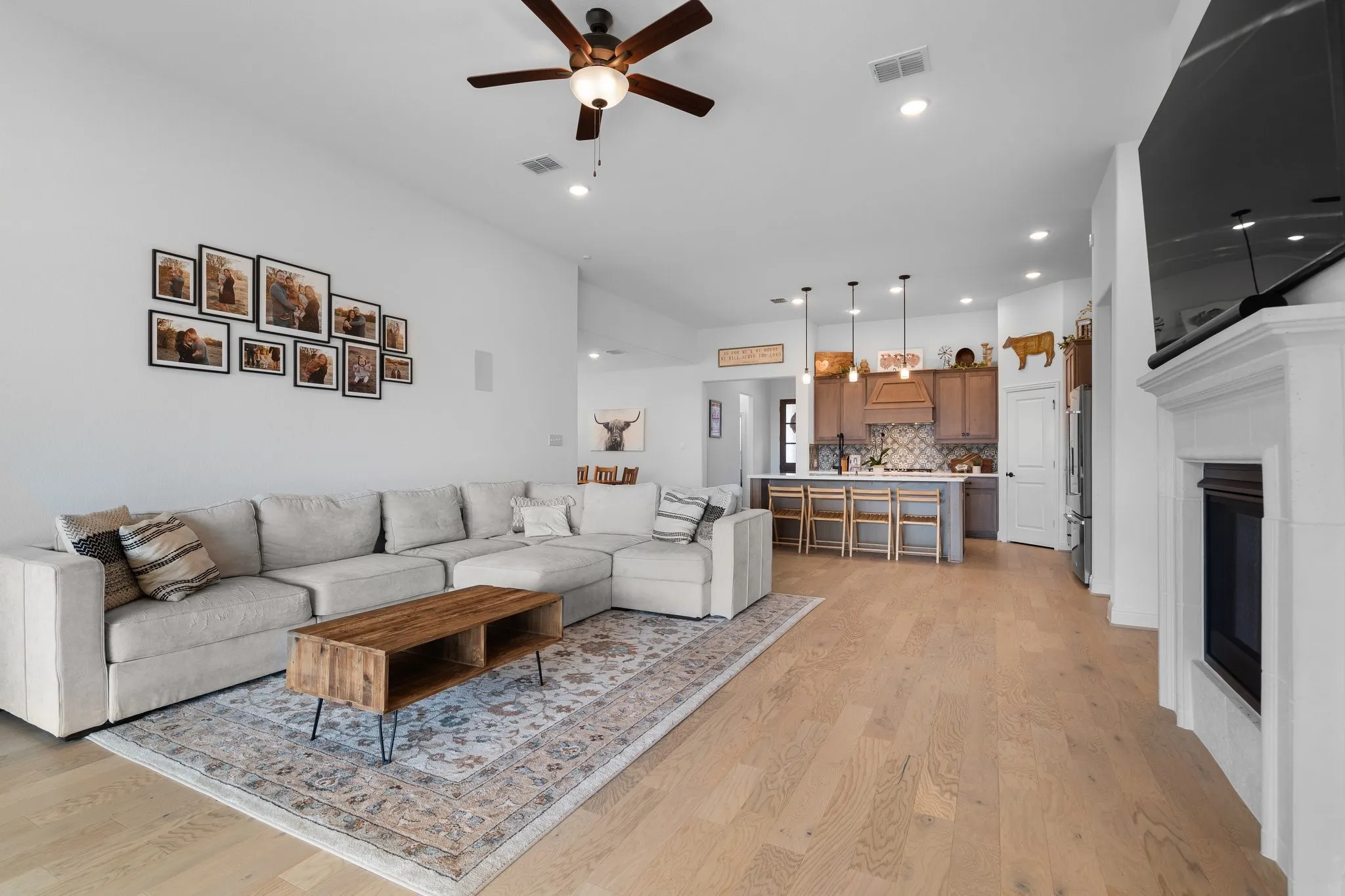 Spacious Open Floorplan & lots of natural light