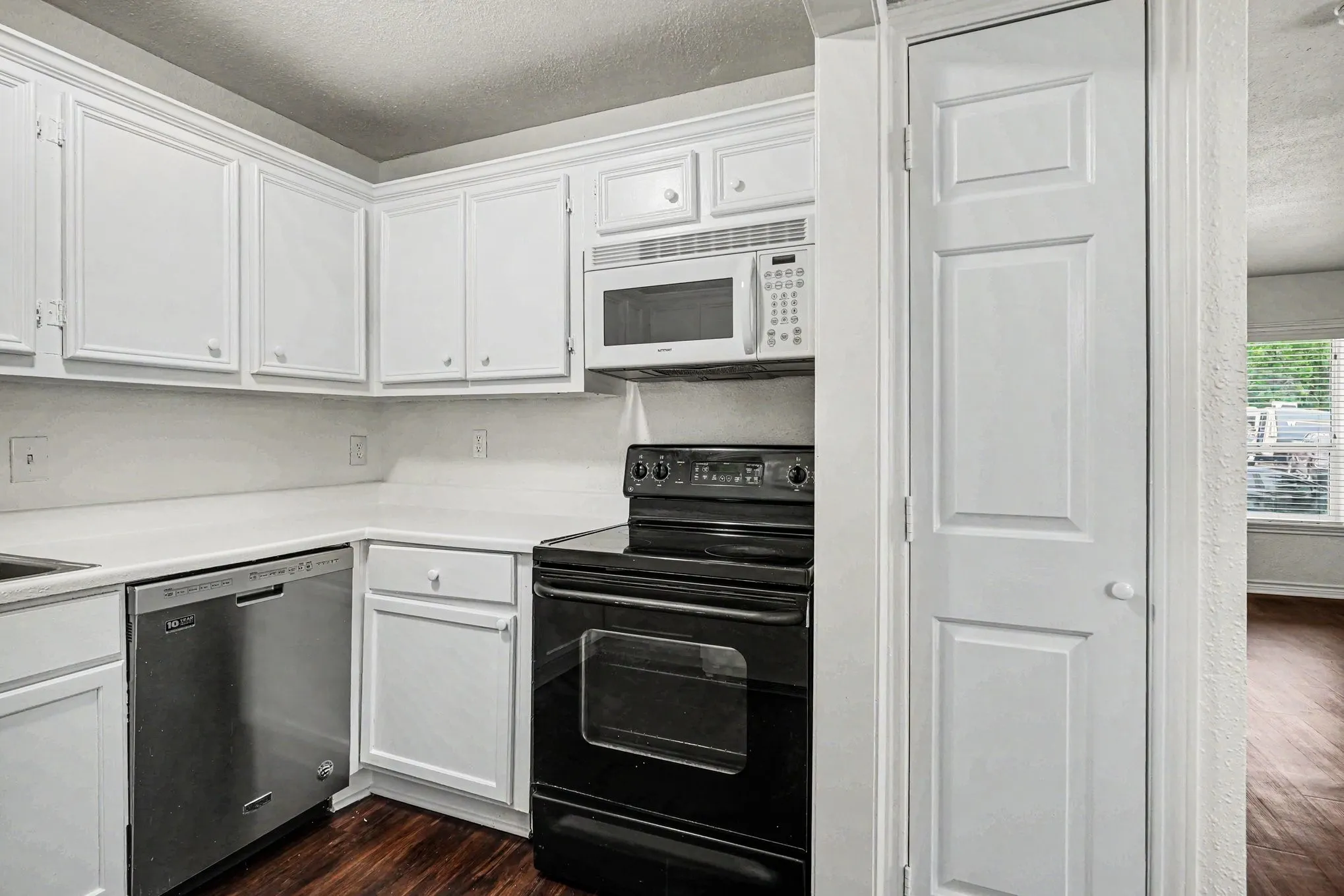 Single Family Residence For Sale in Denton County , 416 S Madison Place, Ponder, Texas 76259, 3 Bedroom, 3 Bathroom, 2 Garage spaces, 1,378 Sqft, built in 2000, mls#21256595, Real Estate Agent in Ponder, Homes For Sale in Denton county, Homes For Sale in Ponder, Realtor in Ponder Texas, Real Estate Brokerage Independent Realty Texas, Luminita Cordes Realtor