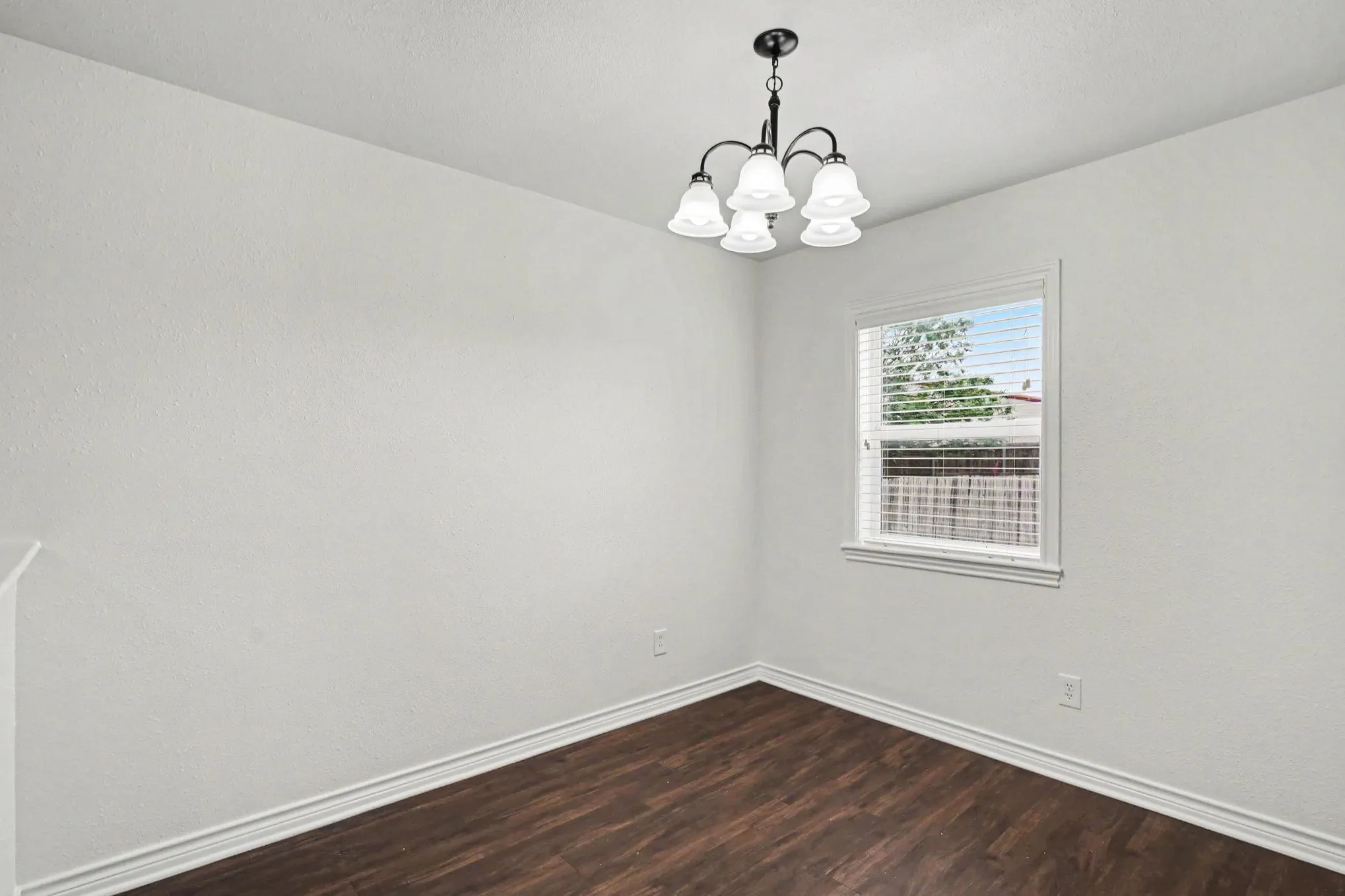 Single Family Residence For Sale in Denton County , 416 S Madison Place, Ponder, Texas 76259, 3 Bedroom, 3 Bathroom, 2 Garage spaces, 1,378 Sqft, built in 2000, mls#21256595, Real Estate Agent in Ponder, Homes For Sale in Denton county, Homes For Sale in Ponder, Realtor in Ponder Texas, Real Estate Brokerage Independent Realty Texas, Luminita Cordes Realtor