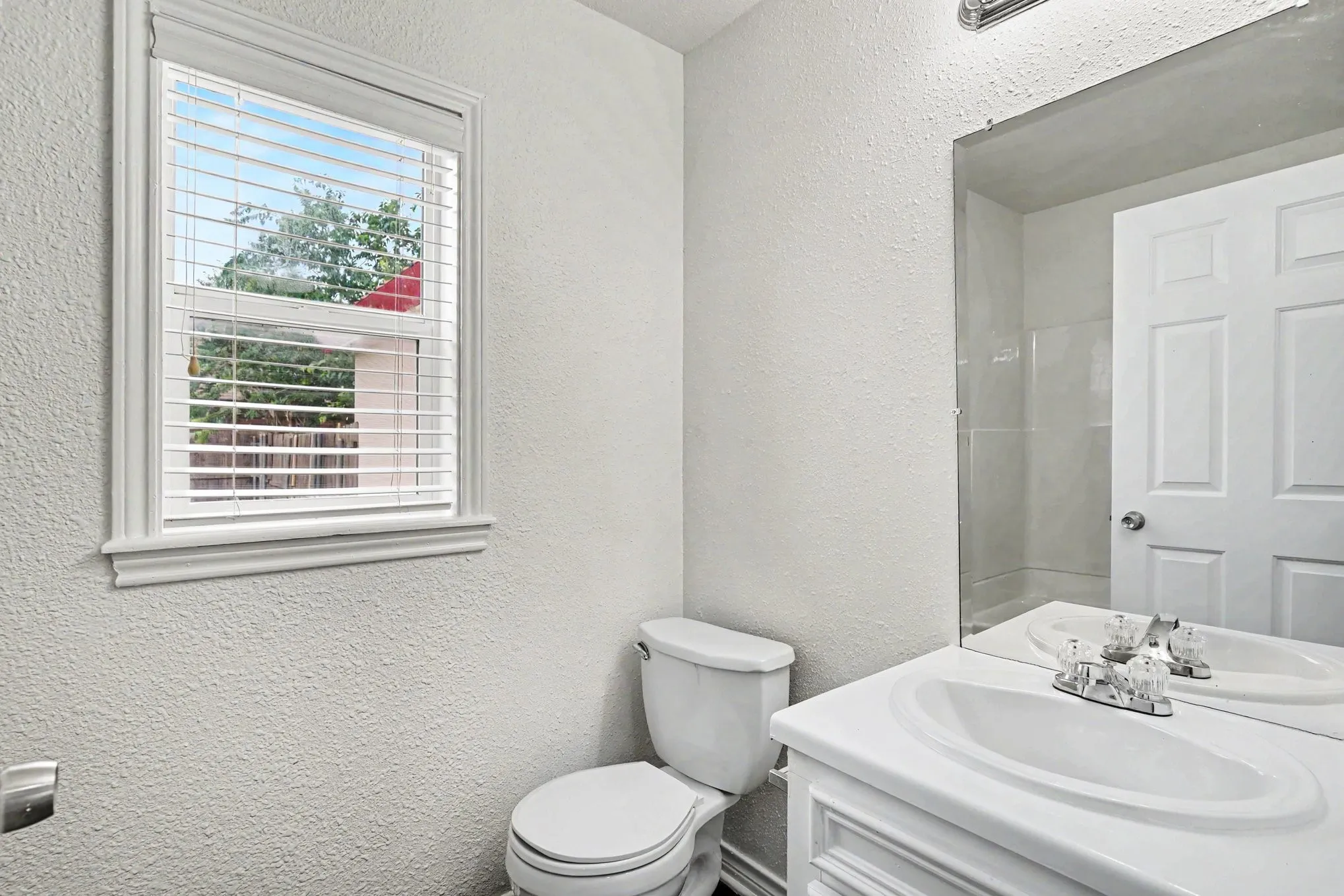 Single Family Residence For Sale in Denton County , 416 S Madison Place, Ponder, Texas 76259, 3 Bedroom, 3 Bathroom, 2 Garage spaces, 1,378 Sqft, built in 2000, mls#21256595, Real Estate Agent in Ponder, Homes For Sale in Denton county, Homes For Sale in Ponder, Realtor in Ponder Texas, Real Estate Brokerage Independent Realty Texas, Luminita Cordes Realtor