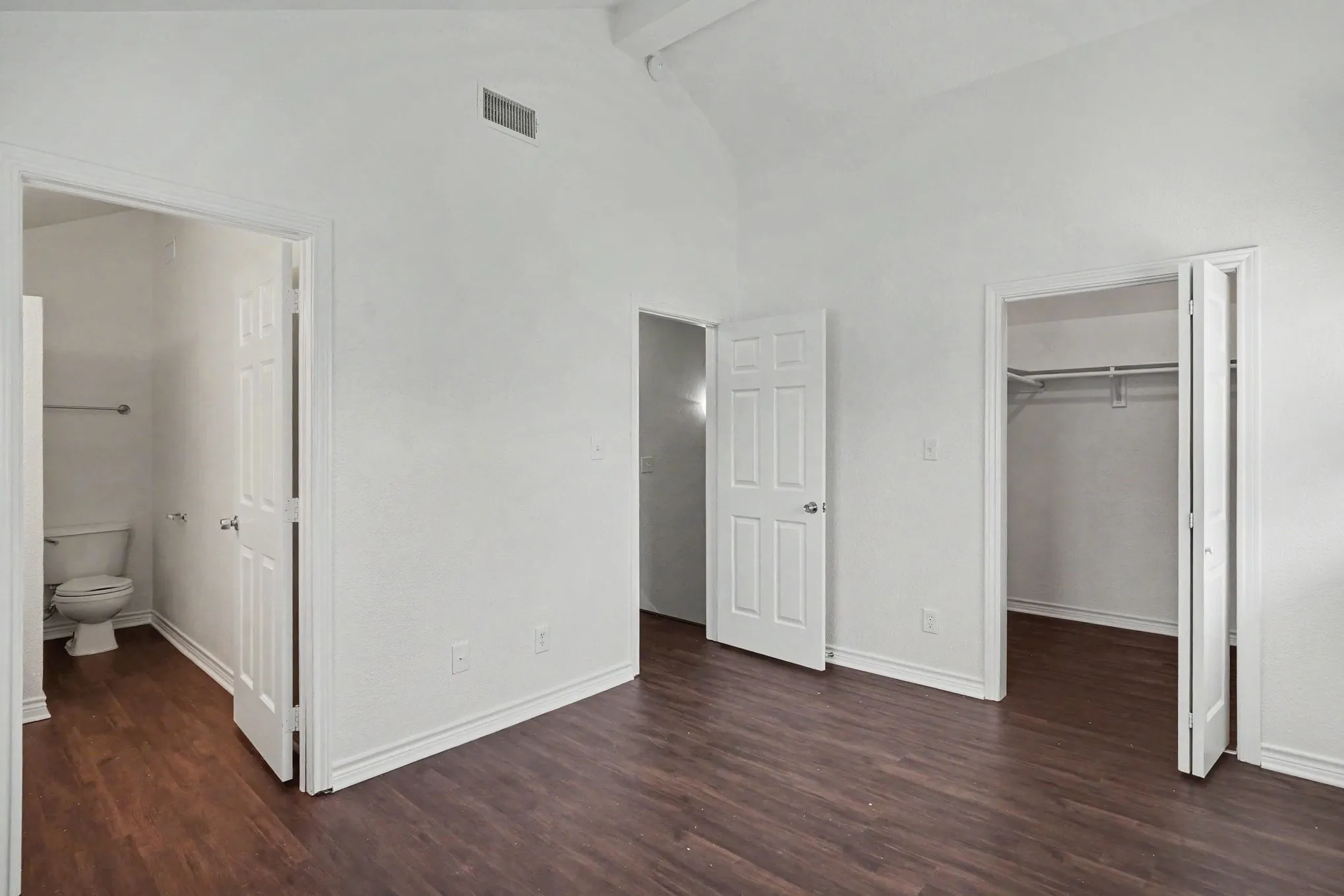 Single Family Residence For Sale in Denton County , 416 S Madison Place, Ponder, Texas 76259, 3 Bedroom, 3 Bathroom, 2 Garage spaces, 1,378 Sqft, built in 2000, mls#21256595, Real Estate Agent in Ponder, Homes For Sale in Denton county, Homes For Sale in Ponder, Realtor in Ponder Texas, Real Estate Brokerage Independent Realty Texas, Luminita Cordes Realtor