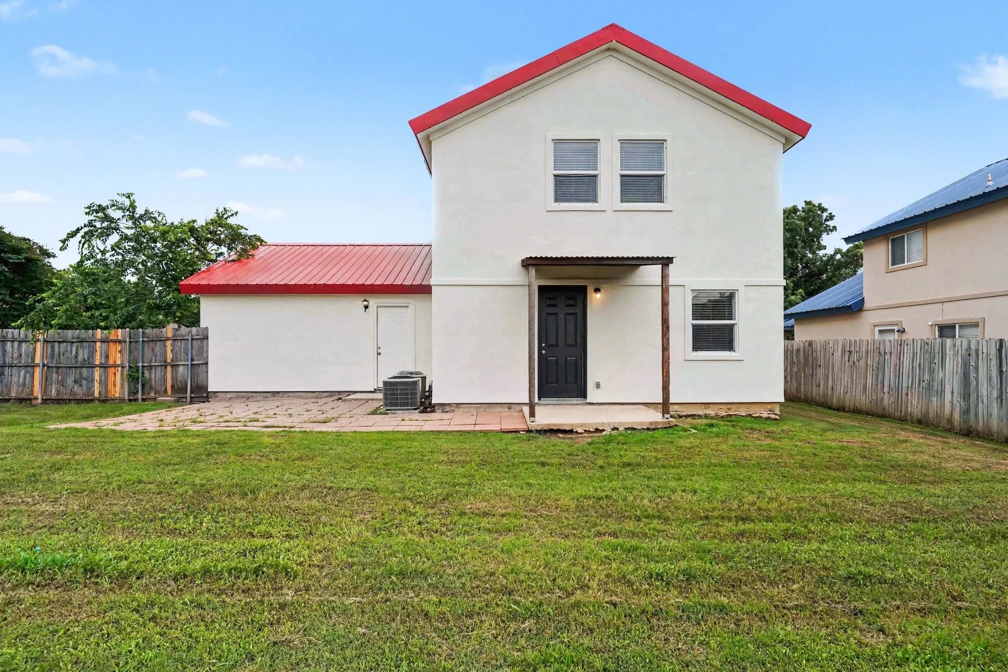 Single Family Residence For Sale in Denton County , 416 S Madison Place, Ponder, Texas 76259, 3 Bedroom, 3 Bathroom, 2 Garage spaces, 1,378 Sqft, built in 2000, mls#21256595, Real Estate Agent in Ponder, Homes For Sale in Denton county, Homes For Sale in Ponder, Realtor in Ponder Texas, Real Estate Brokerage Independent Realty Texas, Luminita Cordes Realtor