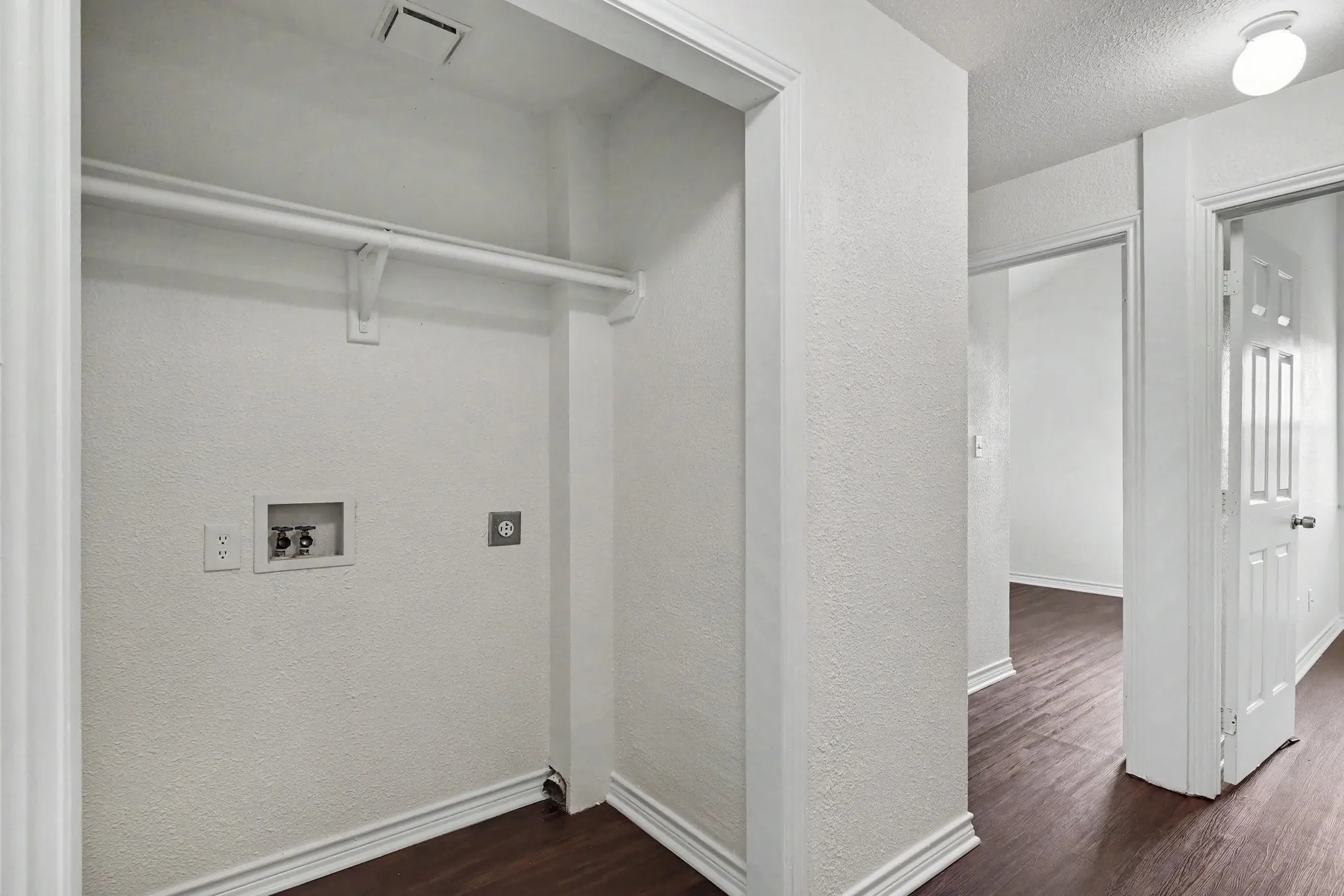 Single Family Residence For Sale in Denton County , 416 S Madison Place, Ponder, Texas 76259, 3 Bedroom, 3 Bathroom, 2 Garage spaces, 1,378 Sqft, built in 2000, mls#21256595, Real Estate Agent in Ponder, Homes For Sale in Denton county, Homes For Sale in Ponder, Realtor in Ponder Texas, Real Estate Brokerage Independent Realty Texas, Luminita Cordes Realtor
