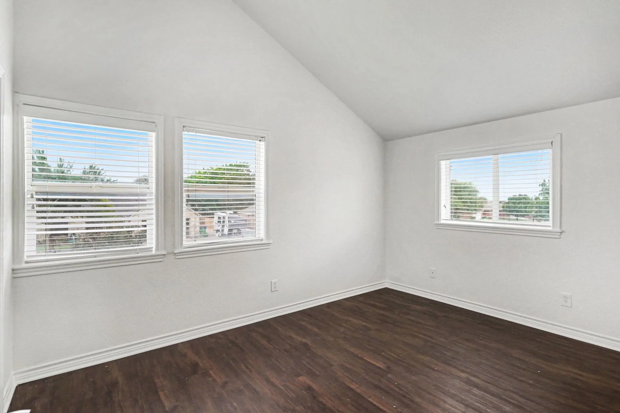 Single Family Residence For Sale in Denton County , 416 S Madison Place, Ponder, Texas 76259, 3 Bedroom, 3 Bathroom, 2 Garage spaces, 1,378 Sqft, built in 2000, mls#21256595, Real Estate Agent in Ponder, Homes For Sale in Denton county, Homes For Sale in Ponder, Realtor in Ponder Texas, Real Estate Brokerage Independent Realty Texas, Luminita Cordes Realtor