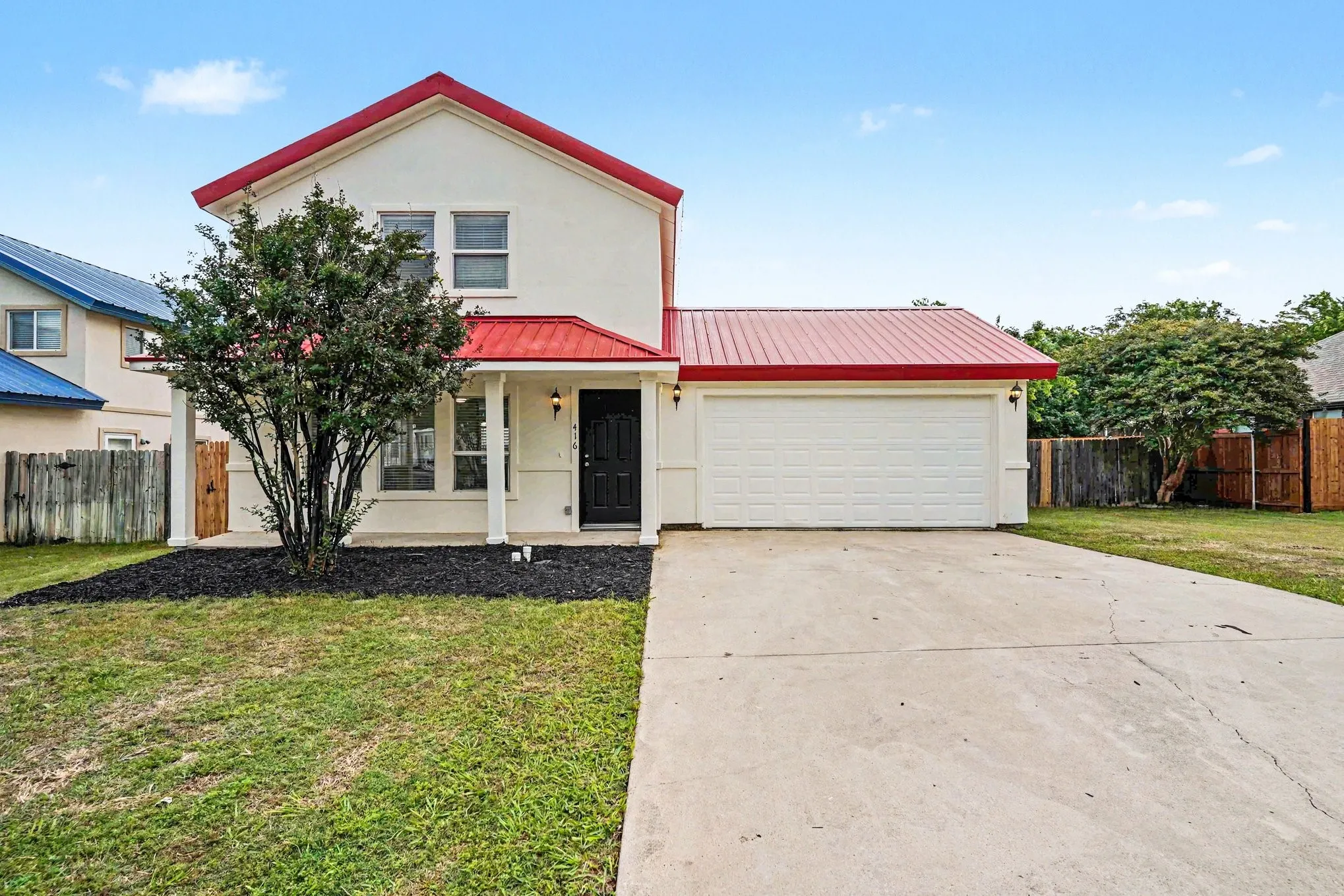 Single Family Residence For Sale in Denton County , 416 S Madison Place, Ponder, Texas 76259, 3 Bedroom, 3 Bathroom, 2 Garage spaces, 1,378 Sqft, built in 2000, mls#21256595, Real Estate Agent in Ponder, Homes For Sale in Denton county, Homes For Sale in Ponder, Realtor in Ponder Texas, Real Estate Brokerage Independent Realty Texas, Luminita Cordes Realtor