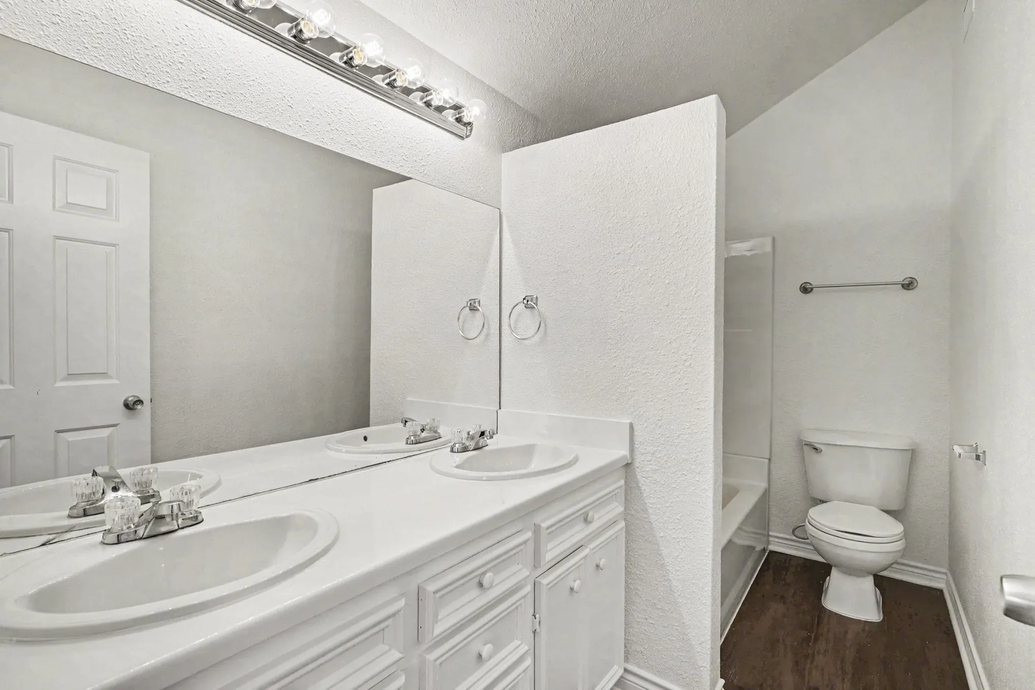 Single Family Residence For Sale in Denton County , 416 S Madison Place, Ponder, Texas 76259, 3 Bedroom, 3 Bathroom, 2 Garage spaces, 1,378 Sqft, built in 2000, mls#21256595, Real Estate Agent in Ponder, Homes For Sale in Denton county, Homes For Sale in Ponder, Realtor in Ponder Texas, Real Estate Brokerage Independent Realty Texas, Luminita Cordes Realtor