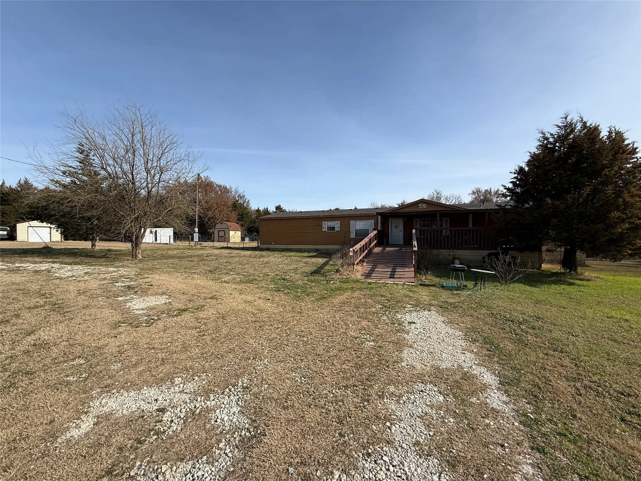 Mobile Home For Sale in Cooke County , 3351 County Road 147, Gainesville, Texas 76240, 4 Bedroom, 2 Bathroom, 1 Garage spaces, 2,128 Sqft, built in 2000, Preowned, mls#21255676, Real Estate Agent in Gainesville, Homes For Sale in Cooke county, Homes For Sale in Gainesville, Realtor in Gainesville Texas, Real Estate Brokerage Independent Realty Texas, Luminita Cordes Realtor