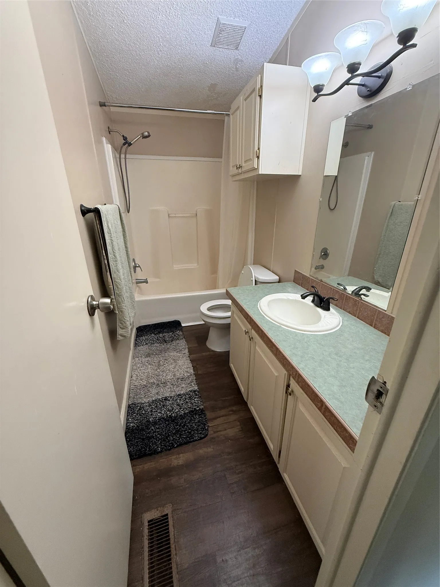 Secondary bathroom