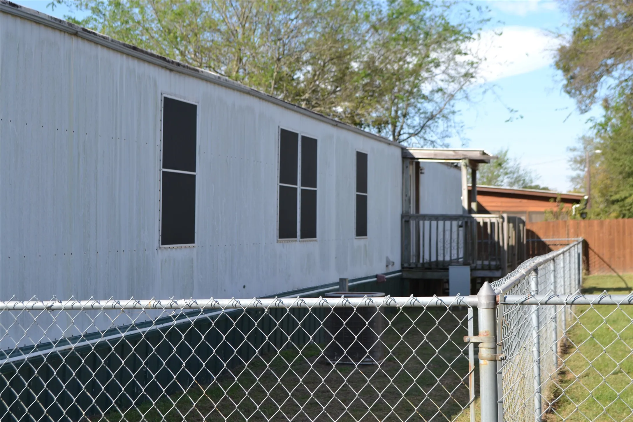 Mobile Home For Sale in Wood County , 174 Kickapoo, Quitman, Texas 75783, 3 Bedroom, 2 Bathroom, Garage spaces, 1,216 Sqft, built in 2003, Price $67,500, mls#21256963, Real Estate Agent in Quitman, Homes For Sale in Wood county, Homes For Sale in Quitman, Realtor in Quitman Texas, Real Estate Brokerage Independent Realty Texas, Luminita Cordes Realtor