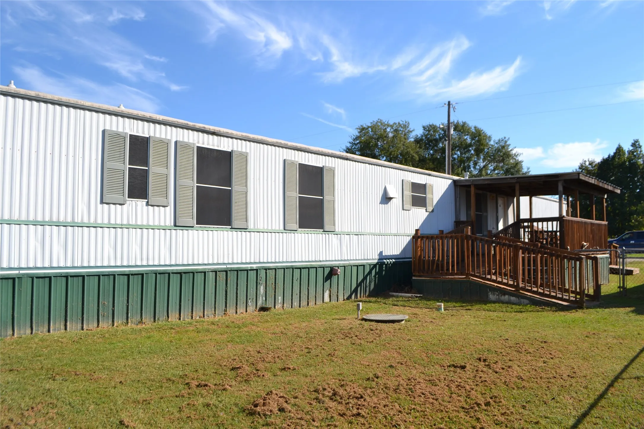 Mobile Home For Sale in Wood County , 174 Kickapoo, Quitman, Texas 75783, 3 Bedroom, 2 Bathroom, Garage spaces, 1,216 Sqft, built in 2003, Price $67,500, mls#21256963, Real Estate Agent in Quitman, Homes For Sale in Wood county, Homes For Sale in Quitman, Realtor in Quitman Texas, Real Estate Brokerage Independent Realty Texas, Luminita Cordes Realtor