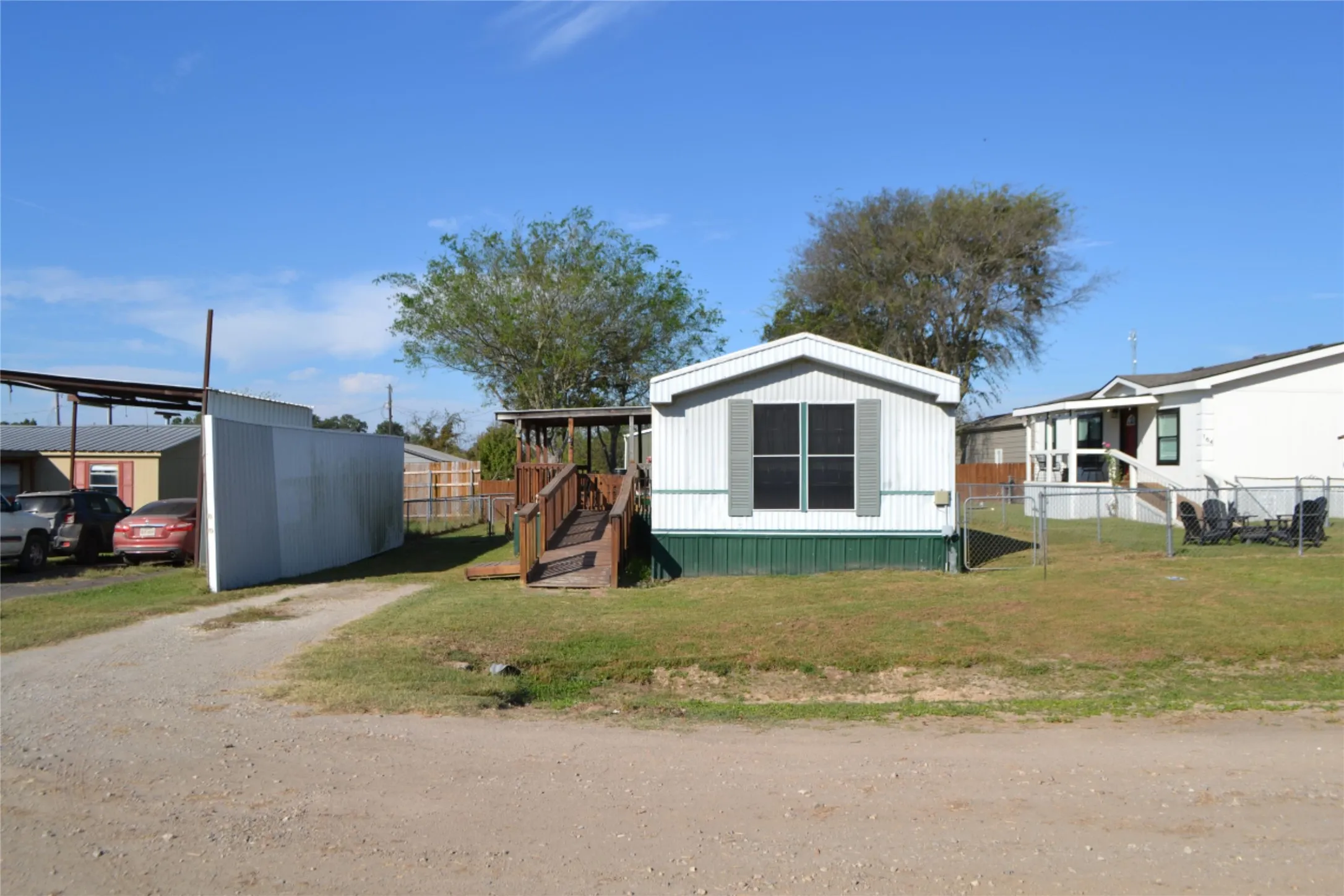 Mobile Home For Sale in Wood County , 174 Kickapoo, Quitman, Texas 75783, 3 Bedroom, 2 Bathroom, Garage spaces, 1,216 Sqft, built in 2003, Price $67,500, mls#21256963, Real Estate Agent in Quitman, Homes For Sale in Wood county, Homes For Sale in Quitman, Realtor in Quitman Texas, Real Estate Brokerage Independent Realty Texas, Luminita Cordes Realtor