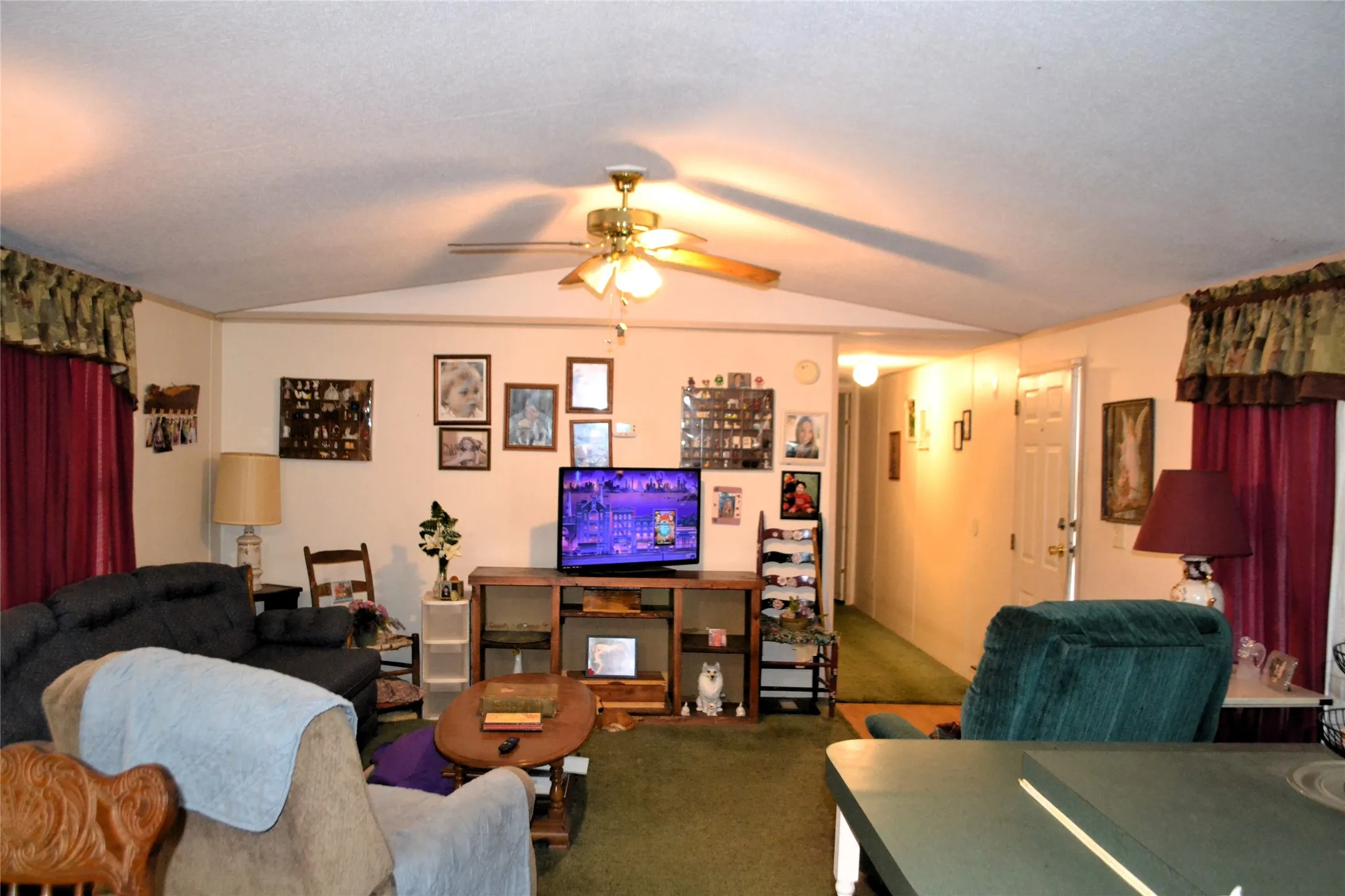 Mobile Home For Sale in Wood County , 174 Kickapoo, Quitman, Texas 75783, 3 Bedroom, 2 Bathroom, Garage spaces, 1,216 Sqft, built in 2003, Price $67,500, mls#21256963, Real Estate Agent in Quitman, Homes For Sale in Wood county, Homes For Sale in Quitman, Realtor in Quitman Texas, Real Estate Brokerage Independent Realty Texas, Luminita Cordes Realtor