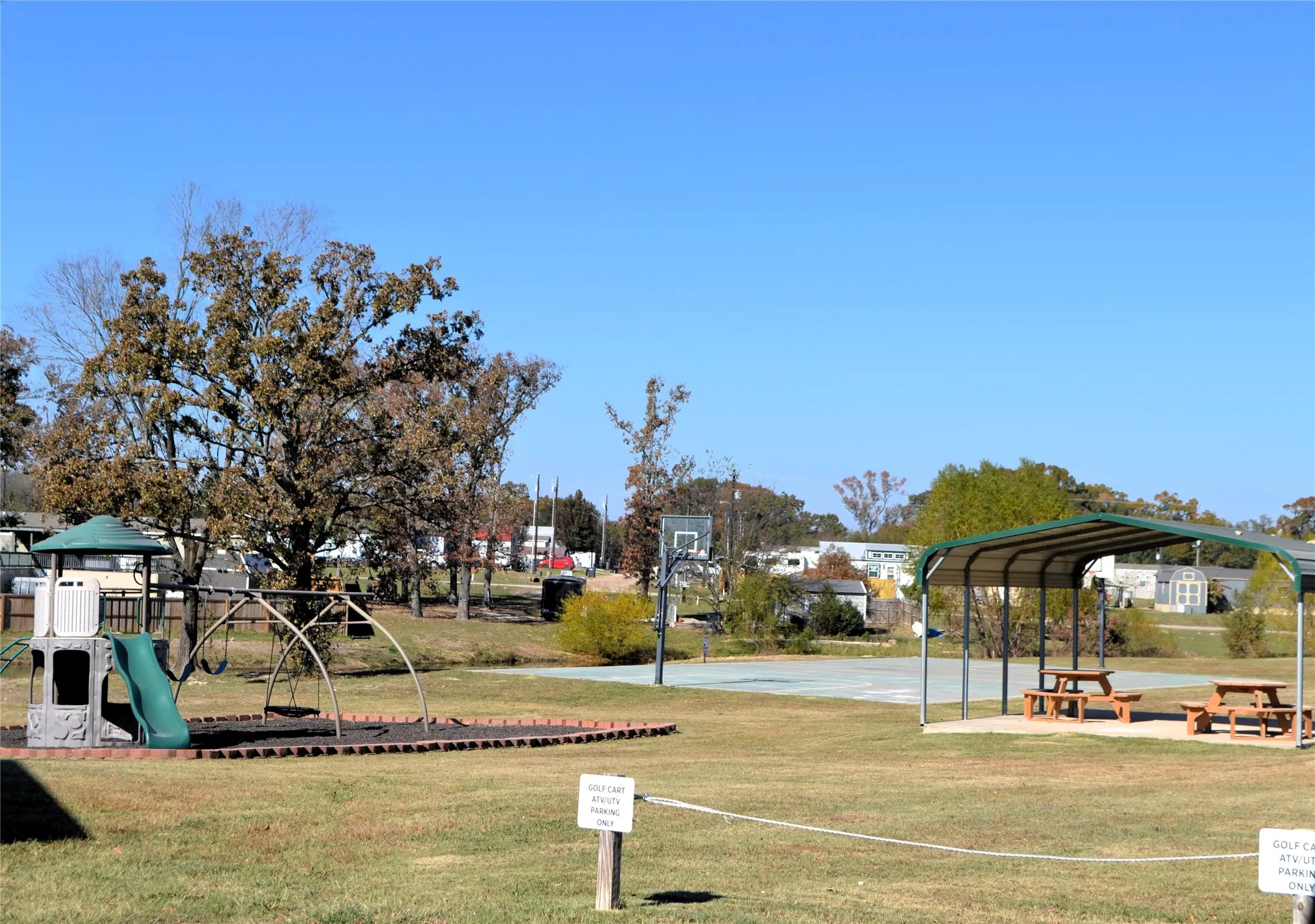 Mobile Home For Sale in Wood County , 174 Kickapoo, Quitman, Texas 75783, 3 Bedroom, 2 Bathroom, Garage spaces, 1,216 Sqft, built in 2003, Price $67,500, mls#21256963, Real Estate Agent in Quitman, Homes For Sale in Wood county, Homes For Sale in Quitman, Realtor in Quitman Texas, Real Estate Brokerage Independent Realty Texas, Luminita Cordes Realtor