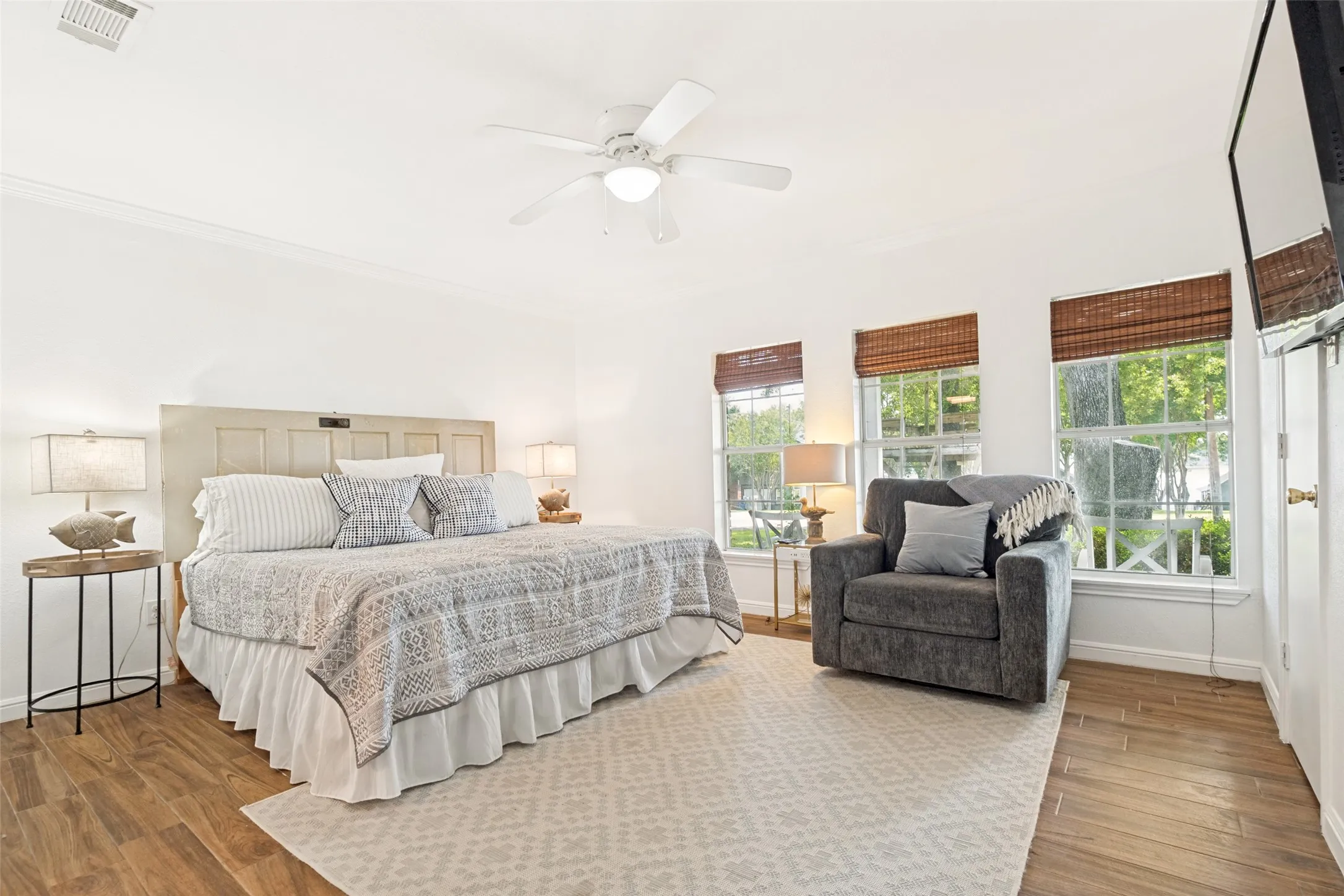 Single Family Residence For Sale in Henderson County , 101 Veterans Lane, Gun Barrel City, Texas 75156, 3 Bedroom, 2 Bathroom, Garage spaces, 1,760 Sqft, built in 1995, Preowned, mls#21242499, Real Estate Agent in Gun Barrel City, Homes For Sale in Henderson county, Homes For Sale in Gun Barrel City, Realtor in Gun Barrel City Texas, Real Estate Brokerage Independent Realty Texas, Luminita Cordes Realtor