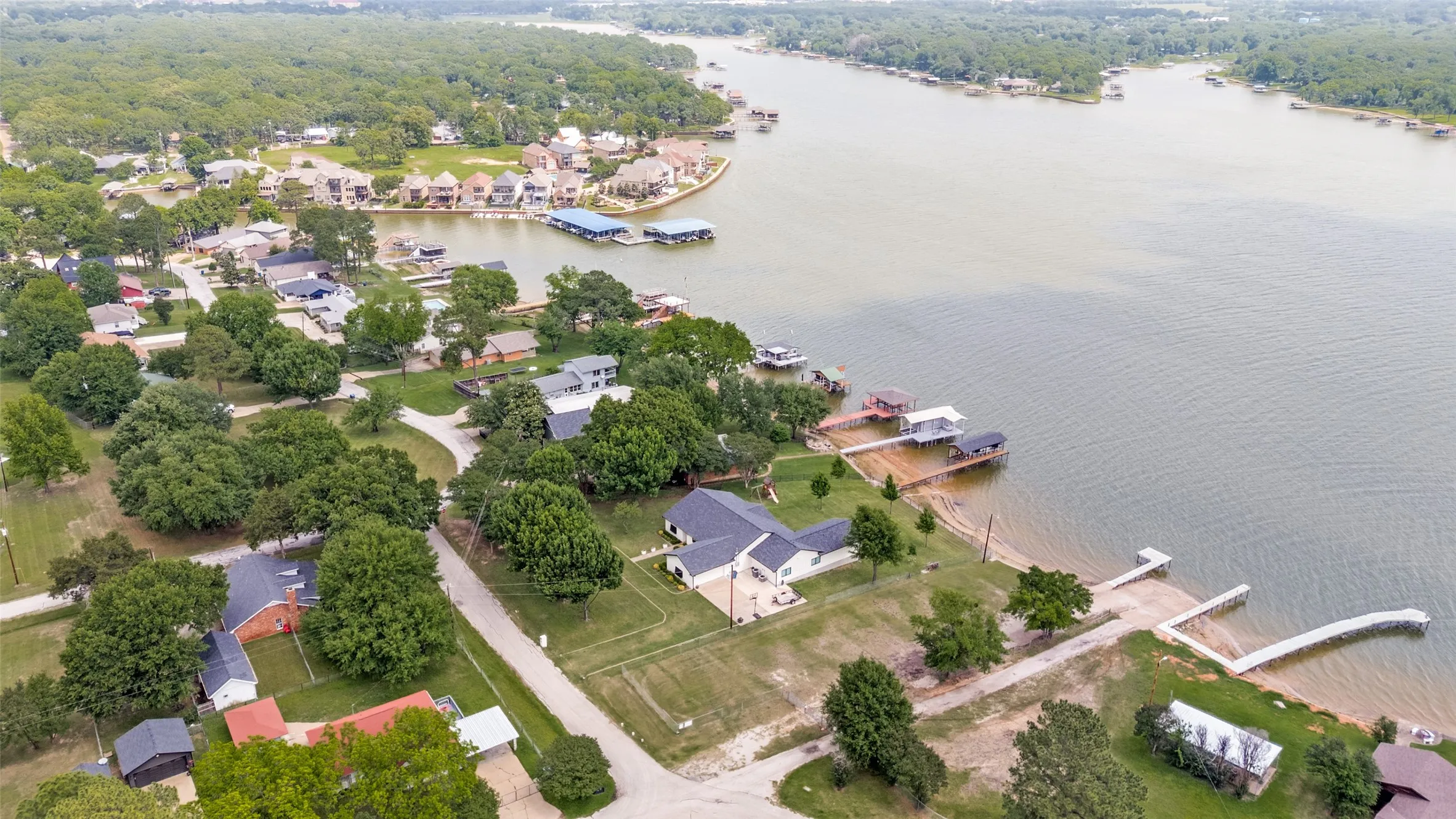 Single Family Residence For Sale in Henderson County , 101 Veterans Lane, Gun Barrel City, Texas 75156, 3 Bedroom, 2 Bathroom, Garage spaces, 1,760 Sqft, built in 1995, Preowned, mls#21242499, Real Estate Agent in Gun Barrel City, Homes For Sale in Henderson county, Homes For Sale in Gun Barrel City, Realtor in Gun Barrel City Texas, Real Estate Brokerage Independent Realty Texas, Luminita Cordes Realtor