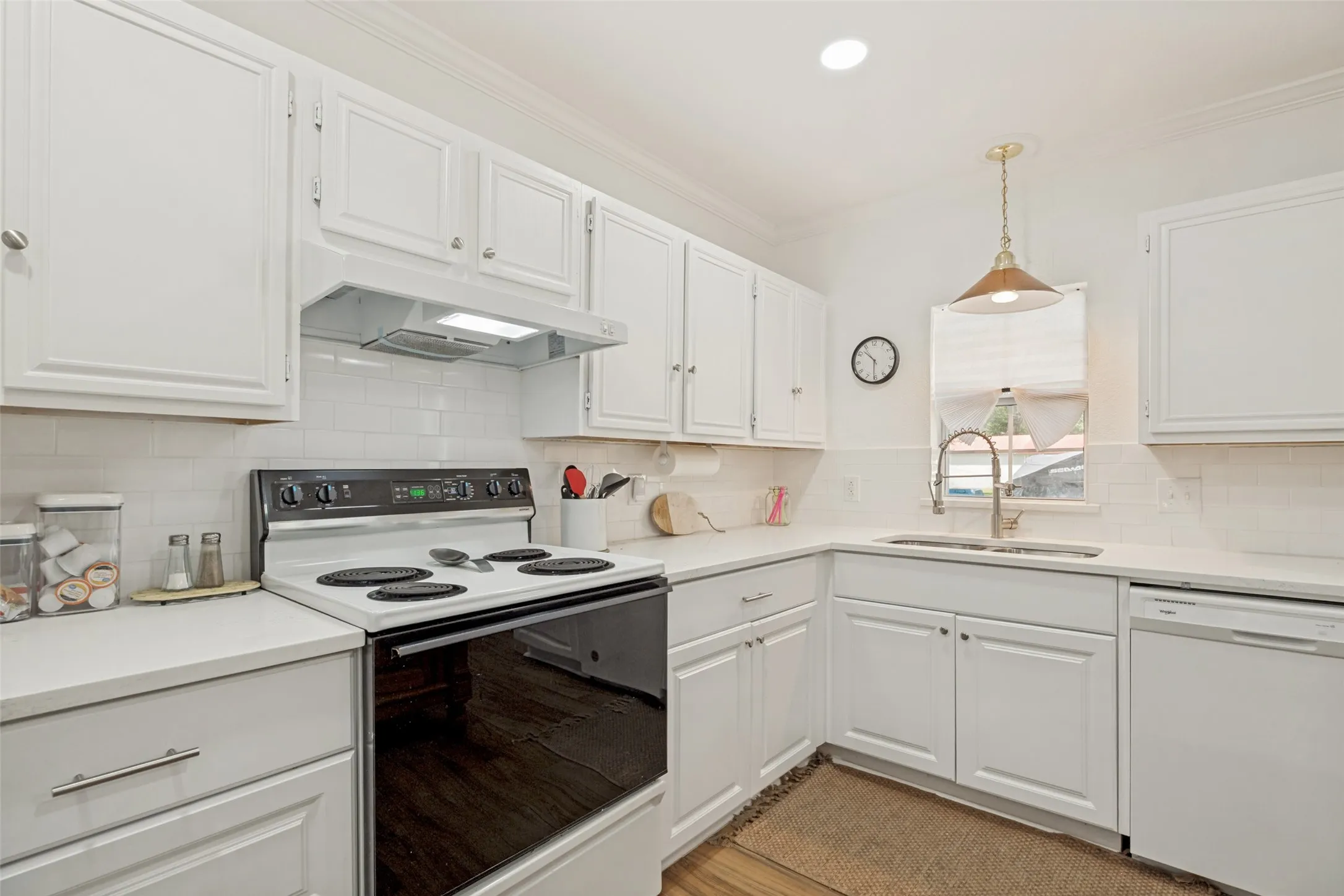 Single Family Residence For Sale in Henderson County , 101 Veterans Lane, Gun Barrel City, Texas 75156, 3 Bedroom, 2 Bathroom, Garage spaces, 1,760 Sqft, built in 1995, Preowned, mls#21242499, Real Estate Agent in Gun Barrel City, Homes For Sale in Henderson county, Homes For Sale in Gun Barrel City, Realtor in Gun Barrel City Texas, Real Estate Brokerage Independent Realty Texas, Luminita Cordes Realtor