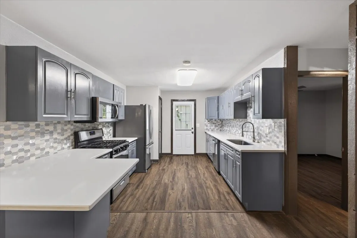 Spacious counter tops