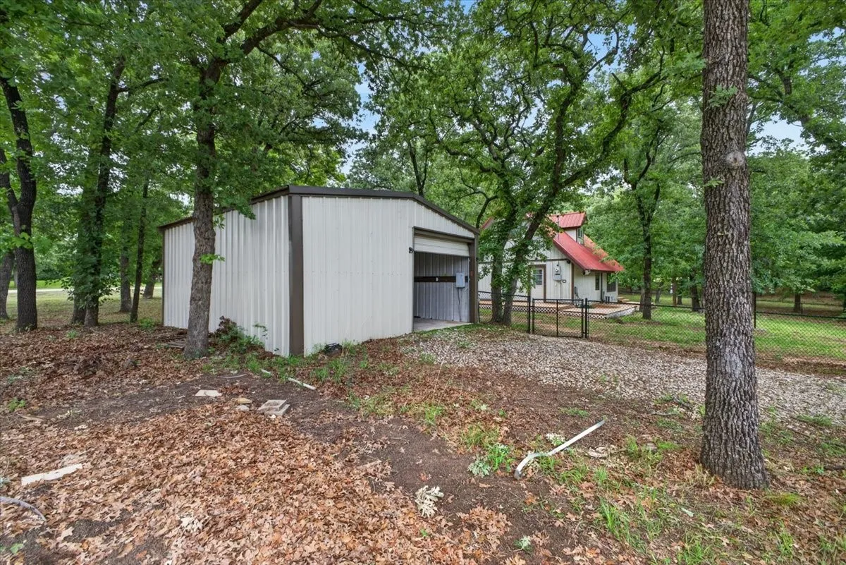 Single Family Residence For Sale in Montague County , 203 Fairway Drive, Nocona, Texas 76255, 3 Bedroom, 2 Bathroom, 1 Garage spaces, 1,296 Sqft, built in 1966, Preowned, mls#21256691, Real Estate Agent in Nocona, Homes For Sale in Montague county, Homes For Sale in Nocona, Realtor in Nocona Texas, Real Estate Brokerage Independent Realty Texas, Luminita Cordes Realtor