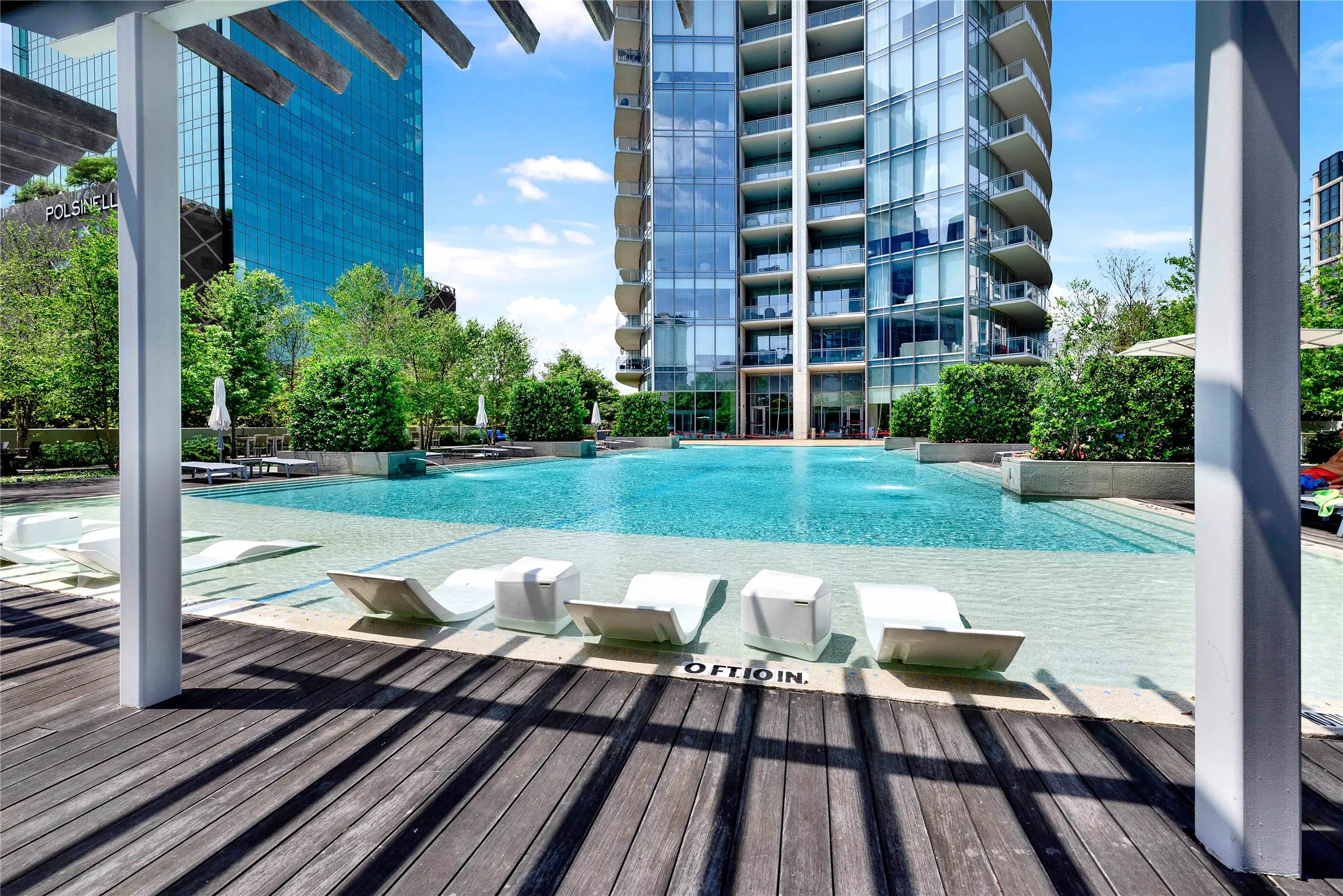 Condominium For Sale in Dallas County , 2900 Mckinnon Street 401, Dallas, Texas 75201, 2 Bedroom, 3 Bathroom, 2 Garage spaces, 1,726 Sqft, built in 2005, Preowned, mls#21253804, Real Estate Agent in Dallas, Homes For Sale in Dallas county, Homes For Sale in Dallas, Realtor in Dallas Texas, Real Estate Brokerage Independent Realty Texas, Luminita Cordes Realtor