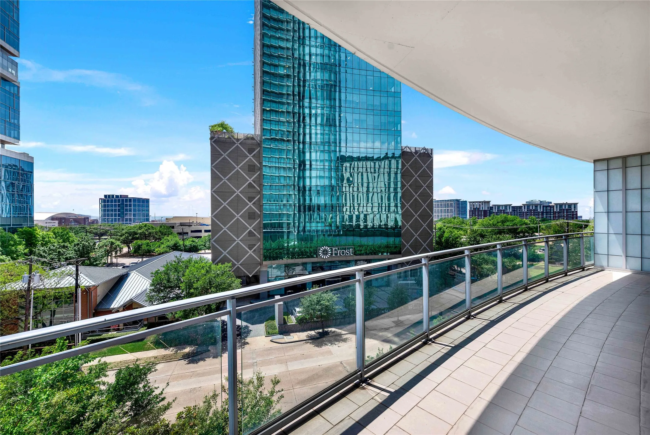 Condominium For Sale in Dallas County , 2900 Mckinnon Street 401, Dallas, Texas 75201, 2 Bedroom, 3 Bathroom, 2 Garage spaces, 1,726 Sqft, built in 2005, Preowned, mls#21253804, Real Estate Agent in Dallas, Homes For Sale in Dallas county, Homes For Sale in Dallas, Realtor in Dallas Texas, Real Estate Brokerage Independent Realty Texas, Luminita Cordes Realtor