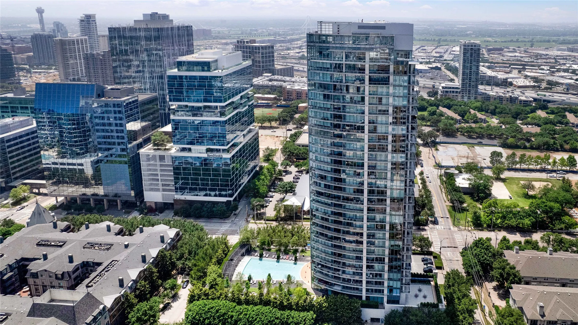 Condominium For Sale in Dallas County , 2900 Mckinnon Street 401, Dallas, Texas 75201, 2 Bedroom, 3 Bathroom, 2 Garage spaces, 1,726 Sqft, built in 2005, Preowned, mls#21253804, Real Estate Agent in Dallas, Homes For Sale in Dallas county, Homes For Sale in Dallas, Realtor in Dallas Texas, Real Estate Brokerage Independent Realty Texas, Luminita Cordes Realtor