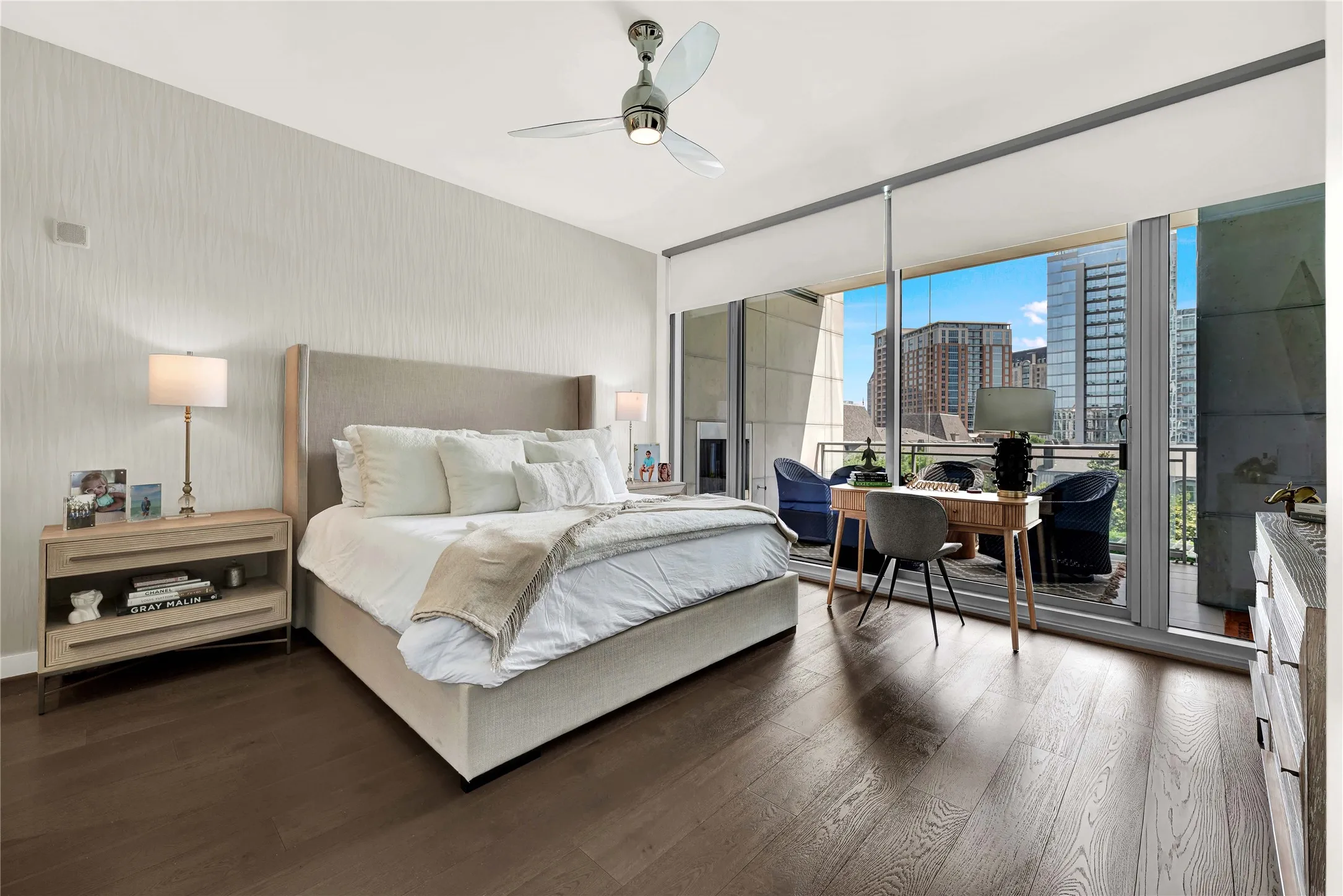 Condominium For Sale in Dallas County , 2900 Mckinnon Street 401, Dallas, Texas 75201, 2 Bedroom, 3 Bathroom, 2 Garage spaces, 1,726 Sqft, built in 2005, Preowned, mls#21253804, Real Estate Agent in Dallas, Homes For Sale in Dallas county, Homes For Sale in Dallas, Realtor in Dallas Texas, Real Estate Brokerage Independent Realty Texas, Luminita Cordes Realtor