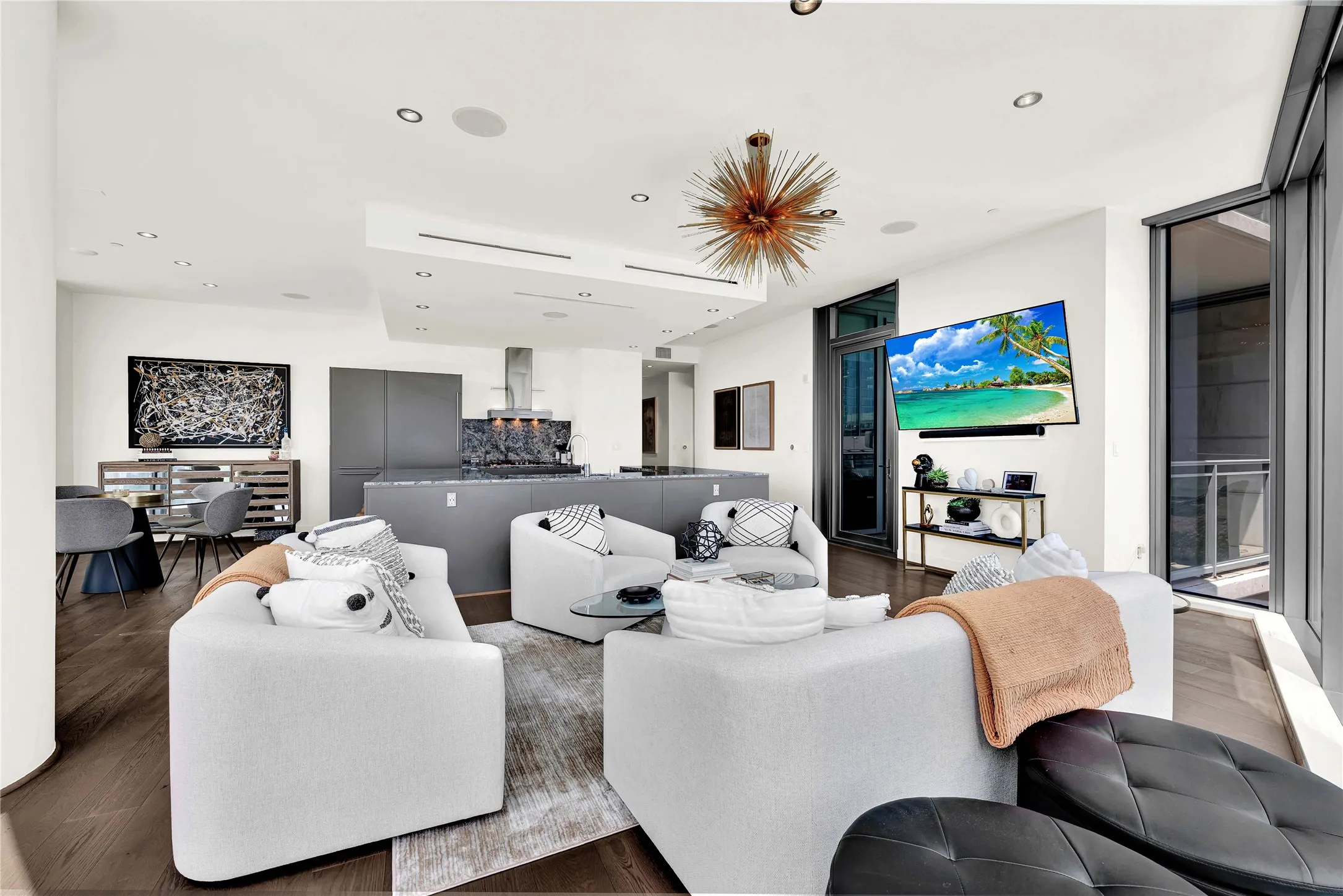 Condominium For Sale in Dallas County , 2900 Mckinnon Street 401, Dallas, Texas 75201, 2 Bedroom, 3 Bathroom, 2 Garage spaces, 1,726 Sqft, built in 2005, Preowned, mls#21253804, Real Estate Agent in Dallas, Homes For Sale in Dallas county, Homes For Sale in Dallas, Realtor in Dallas Texas, Real Estate Brokerage Independent Realty Texas, Luminita Cordes Realtor