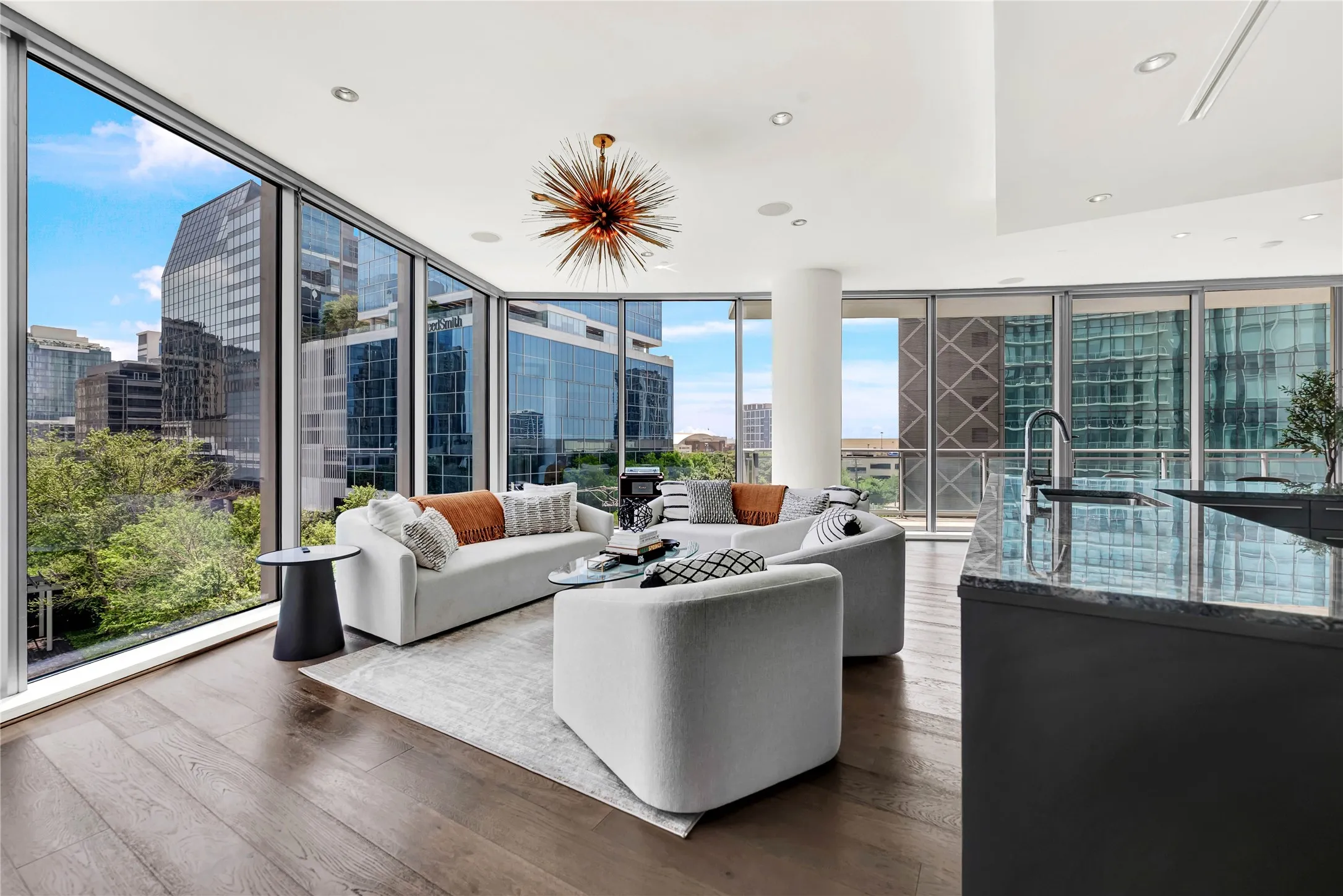 Condominium For Sale in Dallas County , 2900 Mckinnon Street 401, Dallas, Texas 75201, 2 Bedroom, 3 Bathroom, 2 Garage spaces, 1,726 Sqft, built in 2005, Preowned, mls#21253804, Real Estate Agent in Dallas, Homes For Sale in Dallas county, Homes For Sale in Dallas, Realtor in Dallas Texas, Real Estate Brokerage Independent Realty Texas, Luminita Cordes Realtor