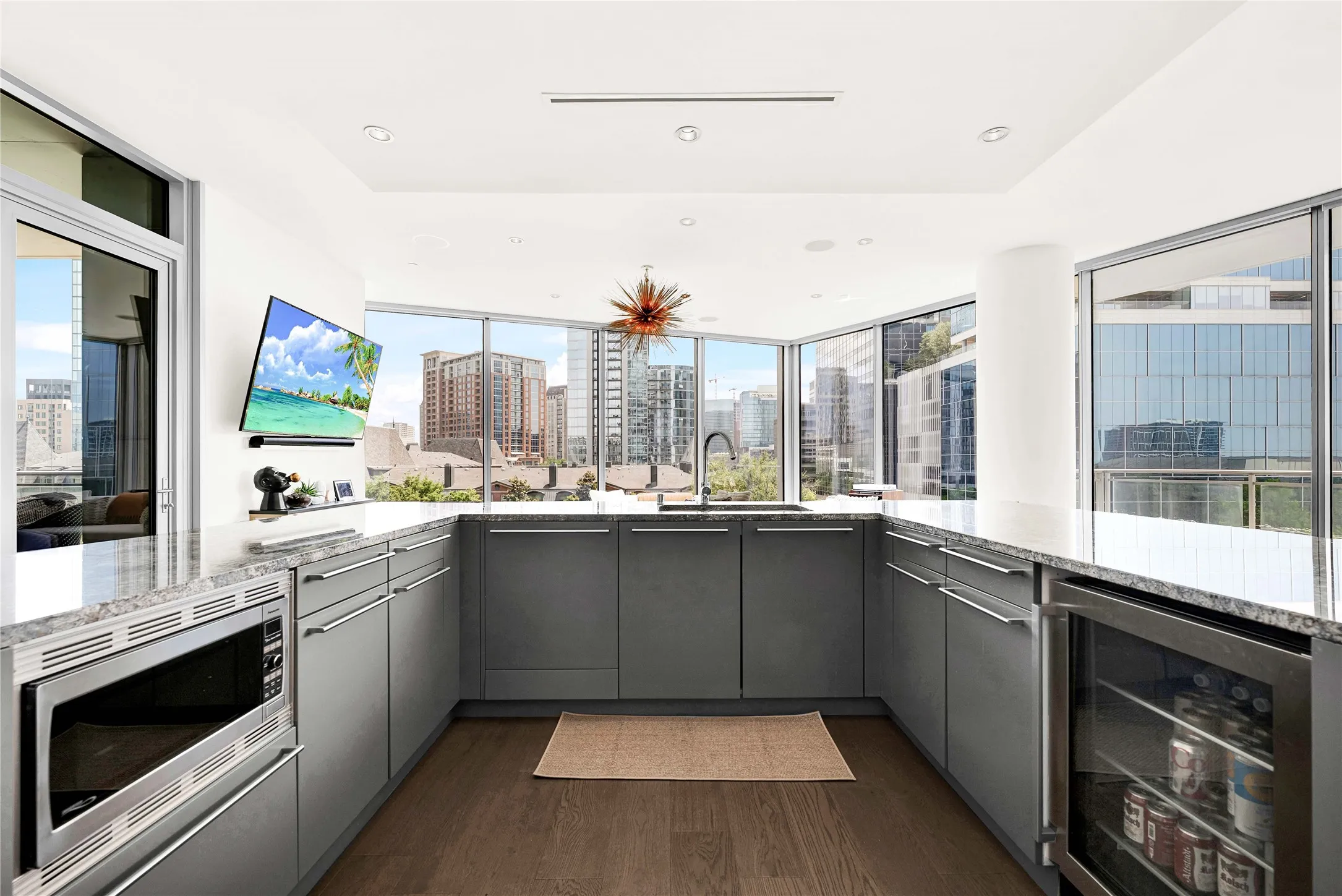 Condominium For Sale in Dallas County , 2900 Mckinnon Street 401, Dallas, Texas 75201, 2 Bedroom, 3 Bathroom, 2 Garage spaces, 1,726 Sqft, built in 2005, Preowned, mls#21253804, Real Estate Agent in Dallas, Homes For Sale in Dallas county, Homes For Sale in Dallas, Realtor in Dallas Texas, Real Estate Brokerage Independent Realty Texas, Luminita Cordes Realtor
