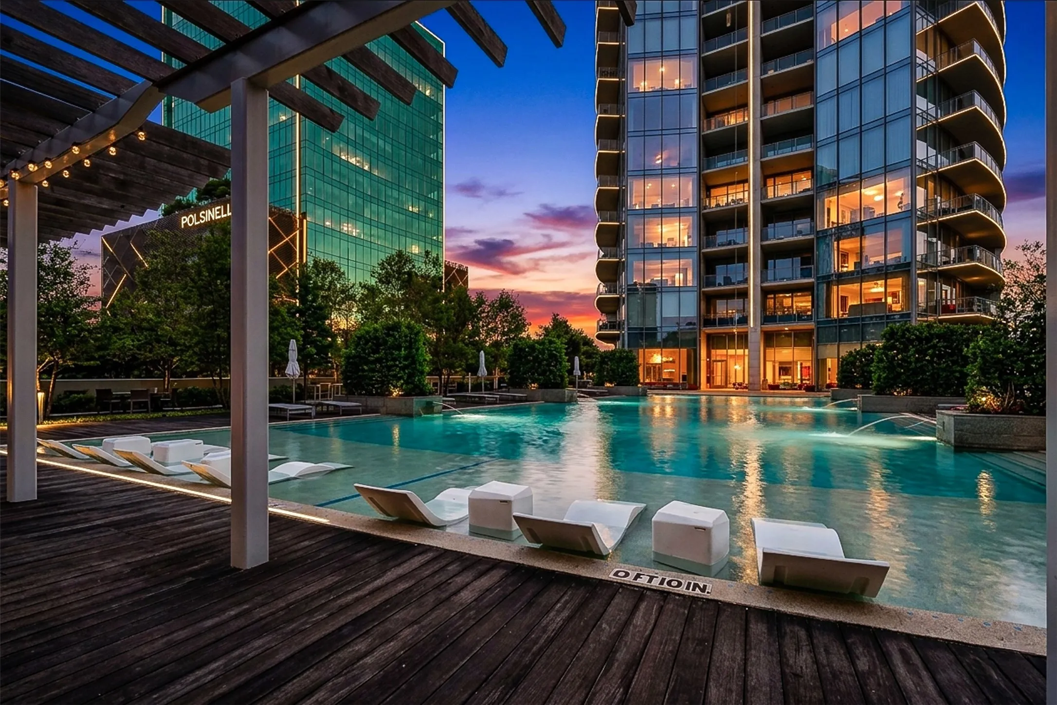 Condominium For Sale in Dallas County , 2900 Mckinnon Street 401, Dallas, Texas 75201, 2 Bedroom, 3 Bathroom, 2 Garage spaces, 1,726 Sqft, built in 2005, Preowned, mls#21253804, Real Estate Agent in Dallas, Homes For Sale in Dallas county, Homes For Sale in Dallas, Realtor in Dallas Texas, Real Estate Brokerage Independent Realty Texas, Luminita Cordes Realtor