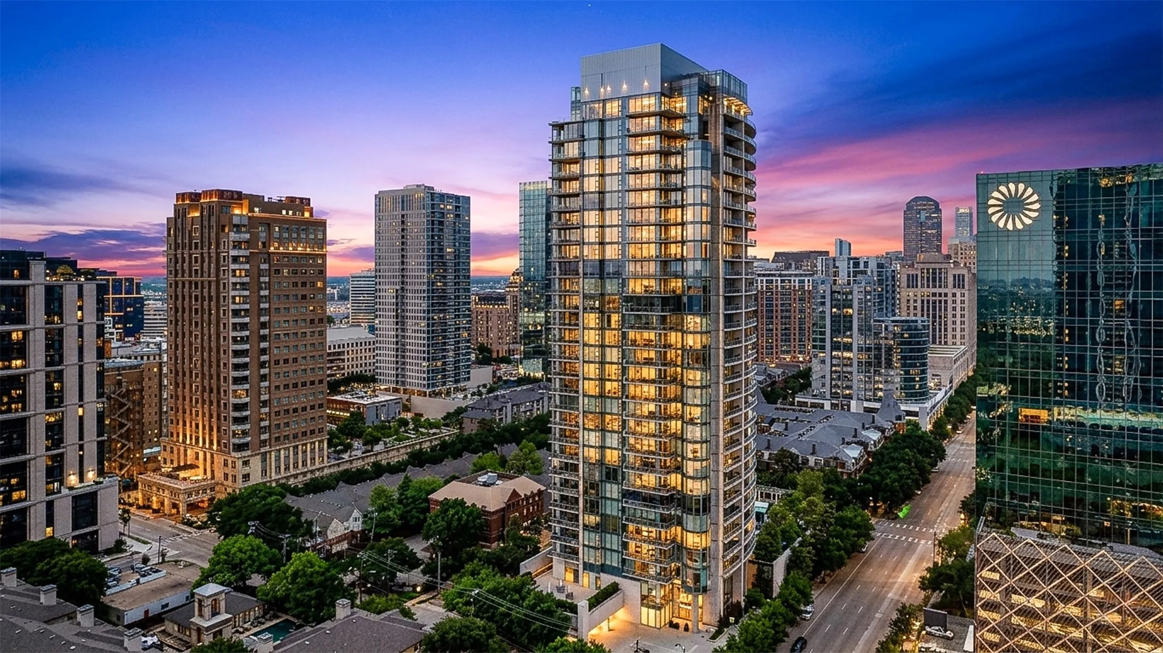 Condominium For Sale in Dallas County , 2900 Mckinnon Street 401, Dallas, Texas 75201, 2 Bedroom, 3 Bathroom, 2 Garage spaces, 1,726 Sqft, built in 2005, Preowned, mls#21253804, Real Estate Agent in Dallas, Homes For Sale in Dallas county, Homes For Sale in Dallas, Realtor in Dallas Texas, Real Estate Brokerage Independent Realty Texas, Luminita Cordes Realtor