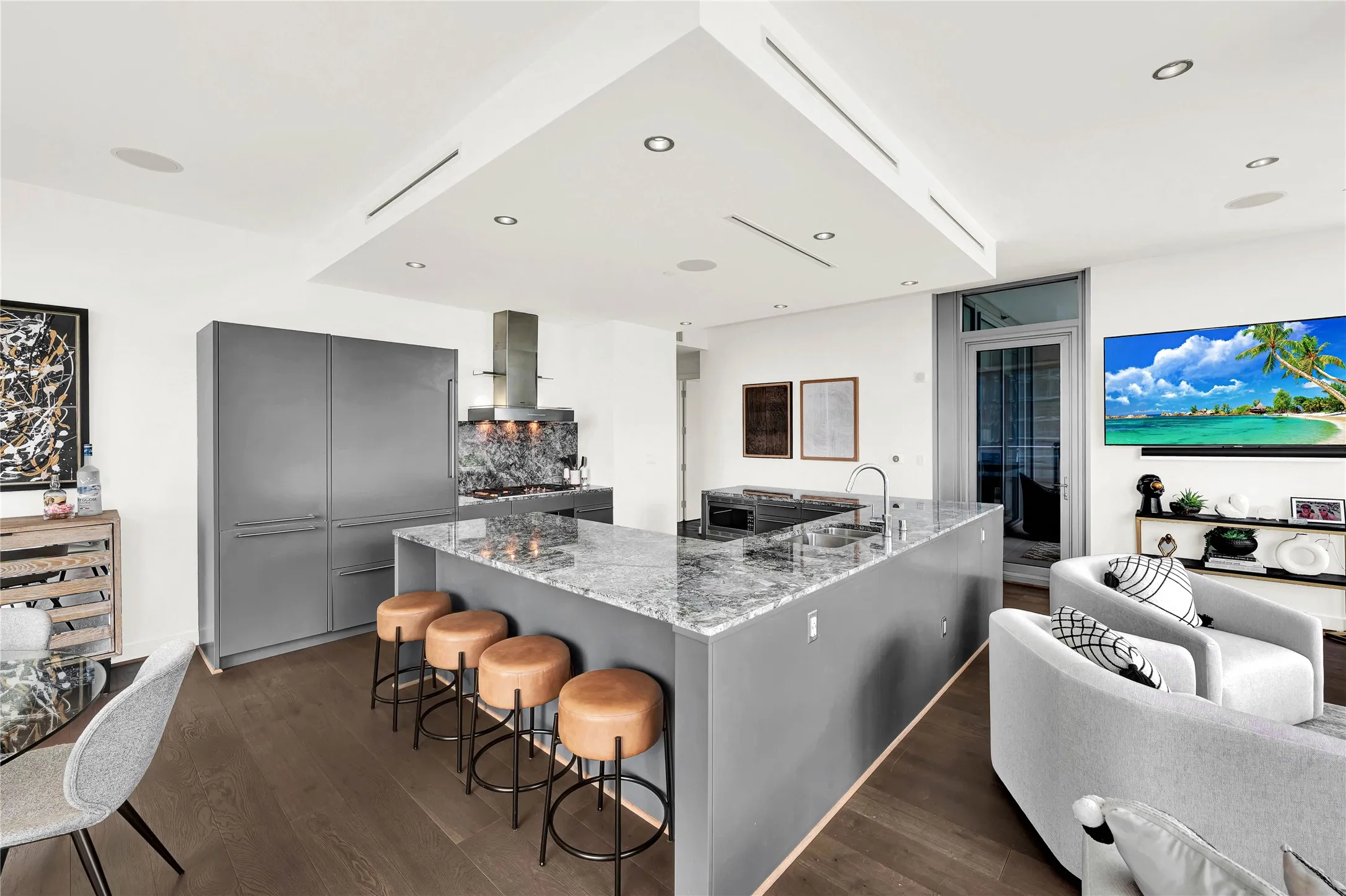 Condominium For Sale in Dallas County , 2900 Mckinnon Street 401, Dallas, Texas 75201, 2 Bedroom, 3 Bathroom, 2 Garage spaces, 1,726 Sqft, built in 2005, Preowned, mls#21253804, Real Estate Agent in Dallas, Homes For Sale in Dallas county, Homes For Sale in Dallas, Realtor in Dallas Texas, Real Estate Brokerage Independent Realty Texas, Luminita Cordes Realtor