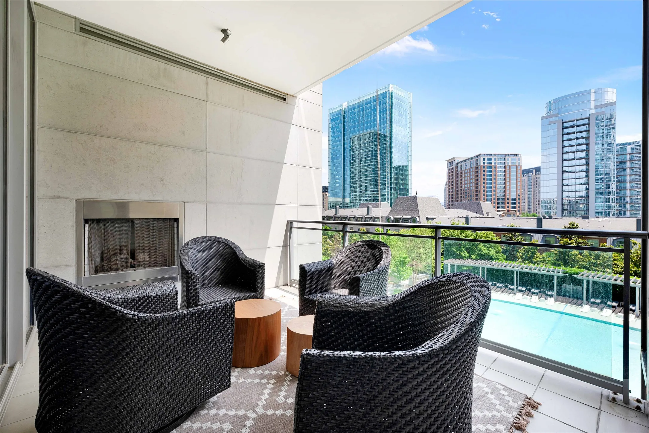 Condominium For Sale in Dallas County , 2900 Mckinnon Street 401, Dallas, Texas 75201, 2 Bedroom, 3 Bathroom, 2 Garage spaces, 1,726 Sqft, built in 2005, Preowned, mls#21253804, Real Estate Agent in Dallas, Homes For Sale in Dallas county, Homes For Sale in Dallas, Realtor in Dallas Texas, Real Estate Brokerage Independent Realty Texas, Luminita Cordes Realtor