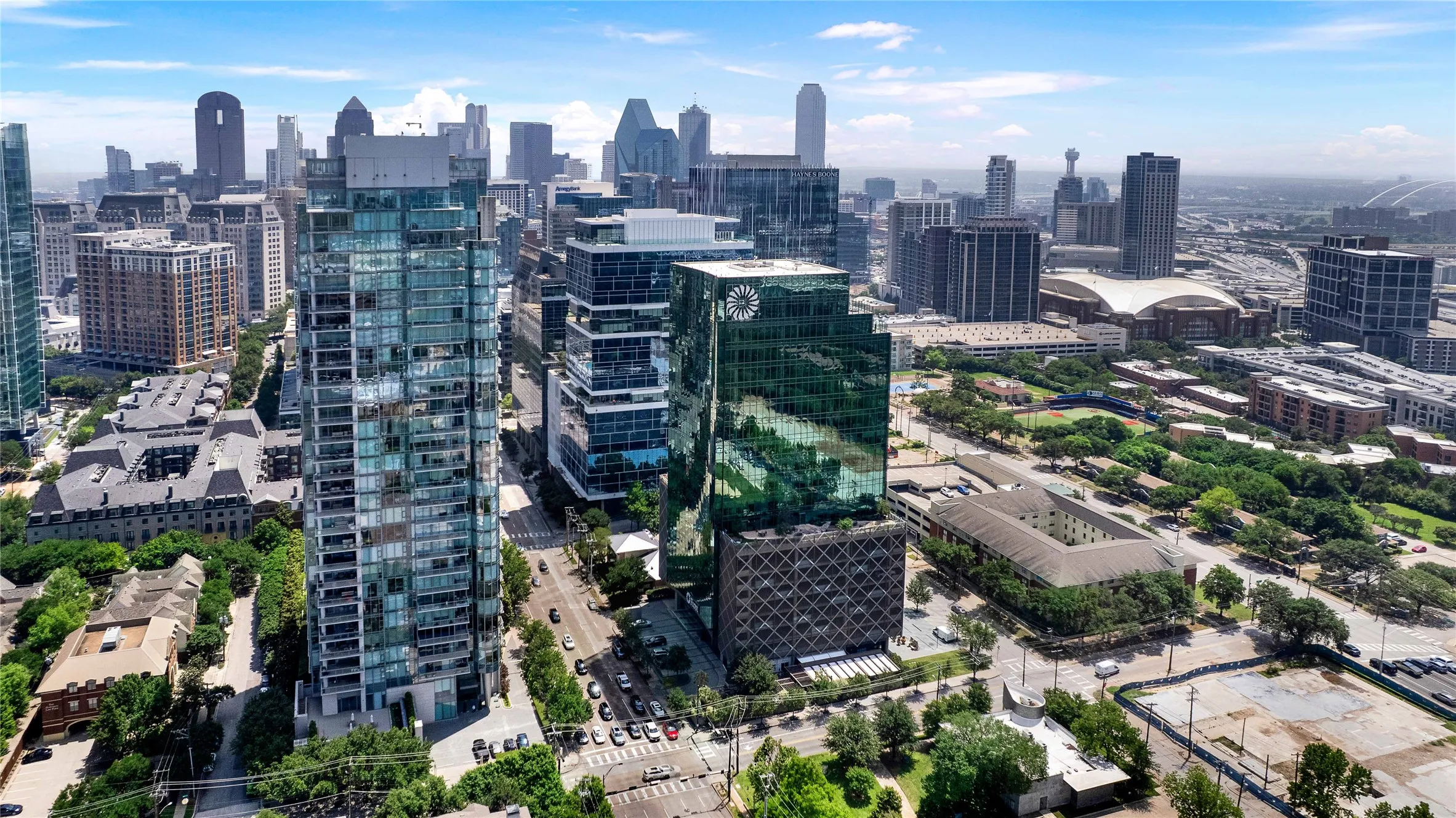 Condominium For Sale in Dallas County , 2900 Mckinnon Street 401, Dallas, Texas 75201, 2 Bedroom, 3 Bathroom, 2 Garage spaces, 1,726 Sqft, built in 2005, Preowned, mls#21253804, Real Estate Agent in Dallas, Homes For Sale in Dallas county, Homes For Sale in Dallas, Realtor in Dallas Texas, Real Estate Brokerage Independent Realty Texas, Luminita Cordes Realtor