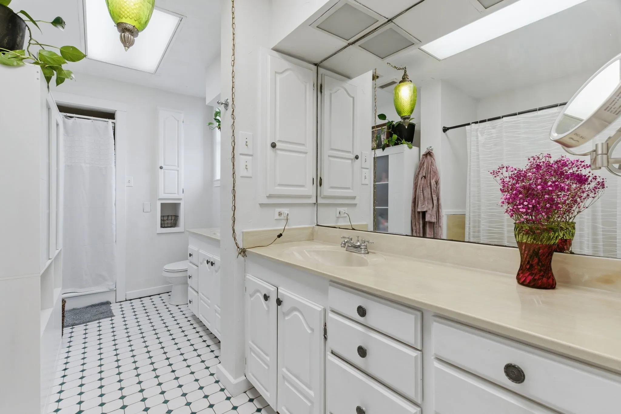 Single Family Residence For Sale in Eastland County , 514 S Dixie Street, Eastland, Texas 76448, 4 Bedrooms, 4 Bathrooms, 2 Garage spaces, 3,409 Sqft, built in 1920, Preowned, Price $399,999, mls#21256217, Real Estate Agent in Eastland, Homes For Sale in Eastland county, Homes For Sale in Eastland, Realtor in Eastland Texas, Real Estate Brokerage Independent Realty Texas, Luminita Cordes Realtor