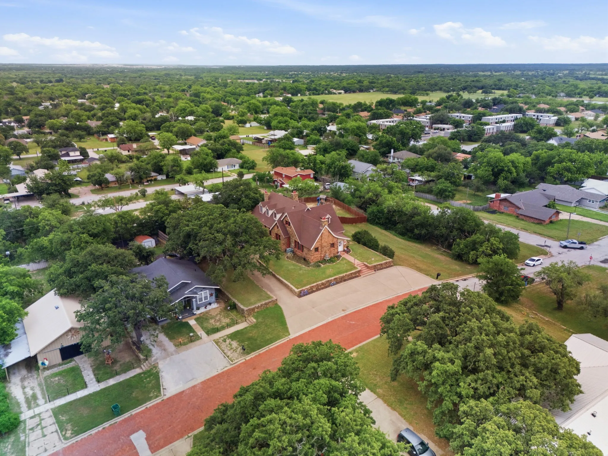 Single Family Residence For Sale in Eastland County , 514 S Dixie Street, Eastland, Texas 76448, 4 Bedrooms, 4 Bathrooms, 2 Garage spaces, 3,409 Sqft, built in 1920, Preowned, Price $399,999, mls#21256217, Real Estate Agent in Eastland, Homes For Sale in Eastland county, Homes For Sale in Eastland, Realtor in Eastland Texas, Real Estate Brokerage Independent Realty Texas, Luminita Cordes Realtor