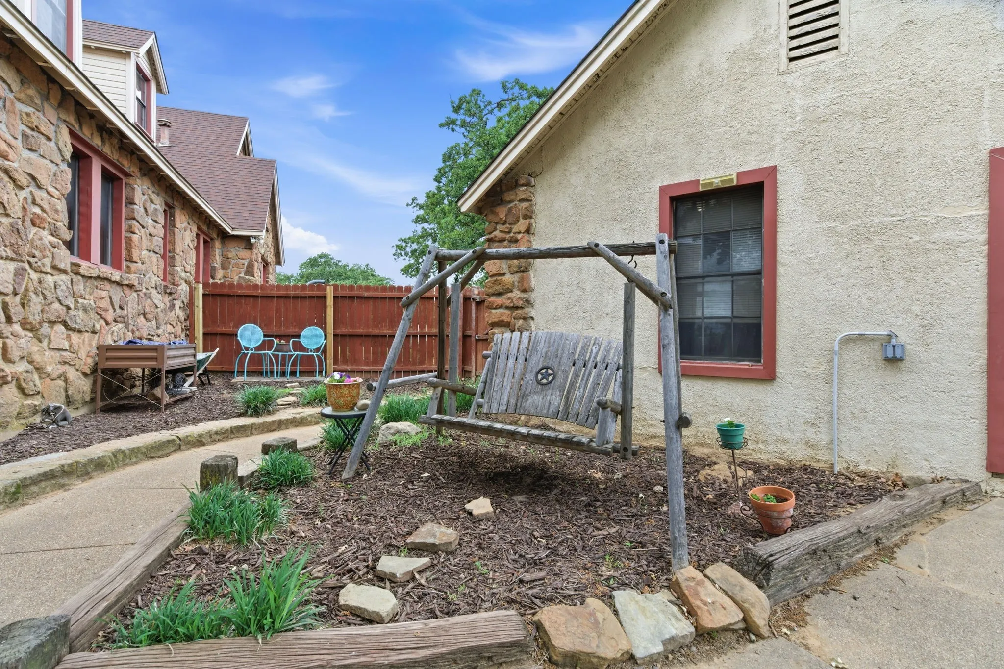 Single Family Residence For Sale in Eastland County , 514 S Dixie Street, Eastland, Texas 76448, 4 Bedrooms, 4 Bathrooms, 2 Garage spaces, 3,409 Sqft, built in 1920, Preowned, Price $399,999, mls#21256217, Real Estate Agent in Eastland, Homes For Sale in Eastland county, Homes For Sale in Eastland, Realtor in Eastland Texas, Real Estate Brokerage Independent Realty Texas, Luminita Cordes Realtor