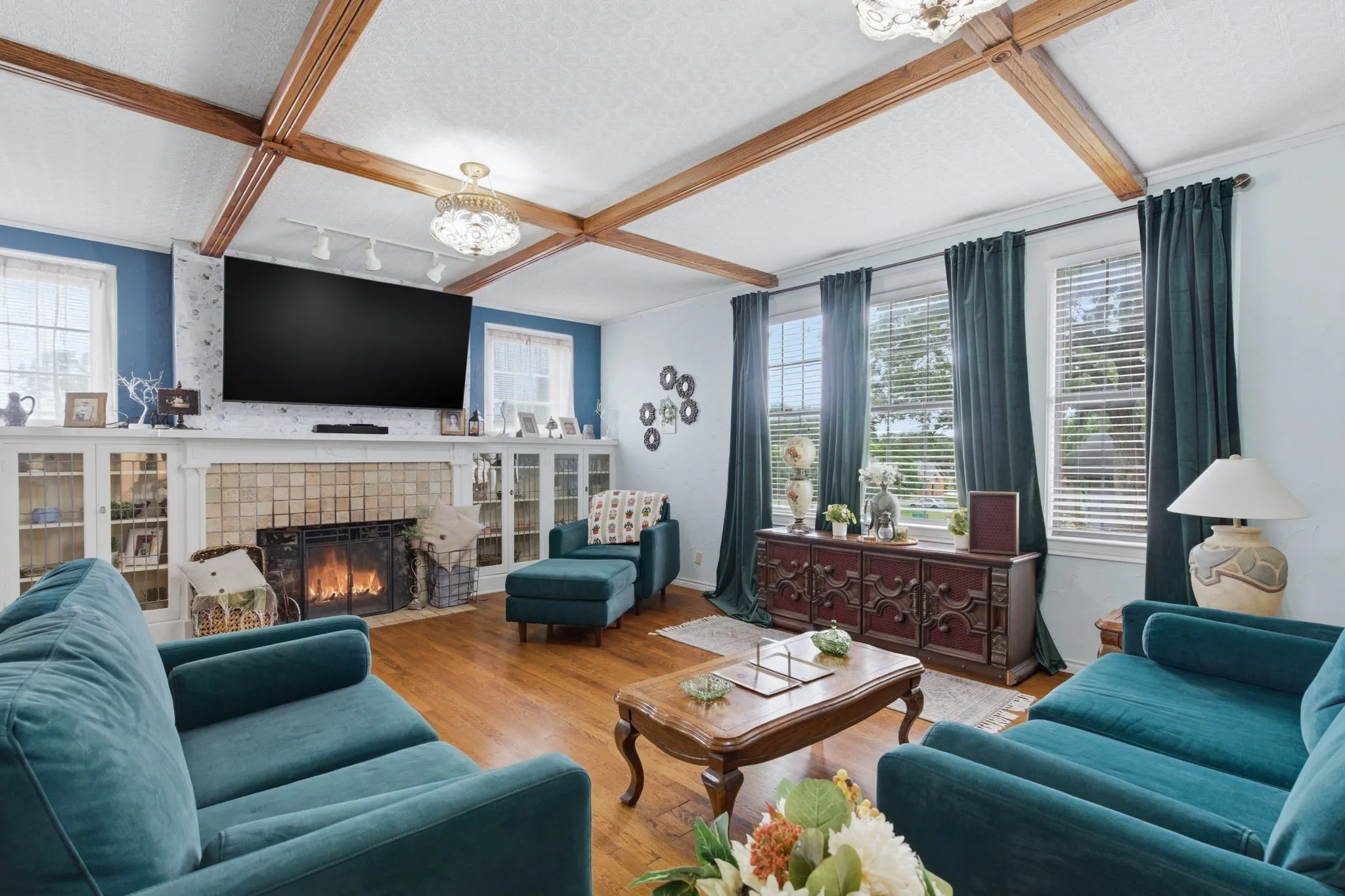 Single Family Residence For Sale in Eastland County , 514 S Dixie Street, Eastland, Texas 76448, 4 Bedrooms, 4 Bathrooms, 2 Garage spaces, 3,409 Sqft, built in 1920, Preowned, Price $399,999, mls#21256217, Real Estate Agent in Eastland, Homes For Sale in Eastland county, Homes For Sale in Eastland, Realtor in Eastland Texas, Real Estate Brokerage Independent Realty Texas, Luminita Cordes Realtor