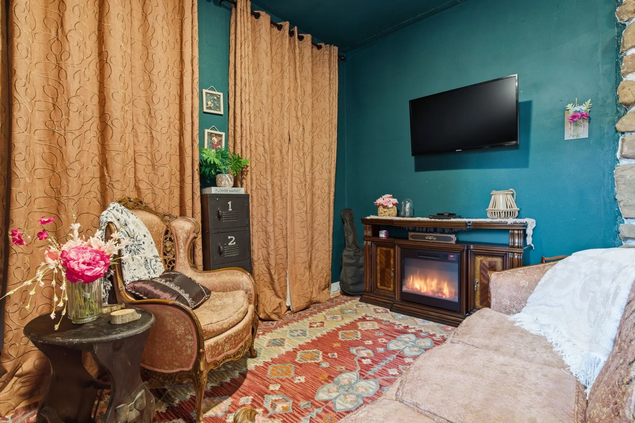 Single Family Residence For Sale in Eastland County , 514 S Dixie Street, Eastland, Texas 76448, 4 Bedrooms, 4 Bathrooms, 2 Garage spaces, 3,409 Sqft, built in 1920, Preowned, Price $399,999, mls#21256217, Real Estate Agent in Eastland, Homes For Sale in Eastland county, Homes For Sale in Eastland, Realtor in Eastland Texas, Real Estate Brokerage Independent Realty Texas, Luminita Cordes Realtor