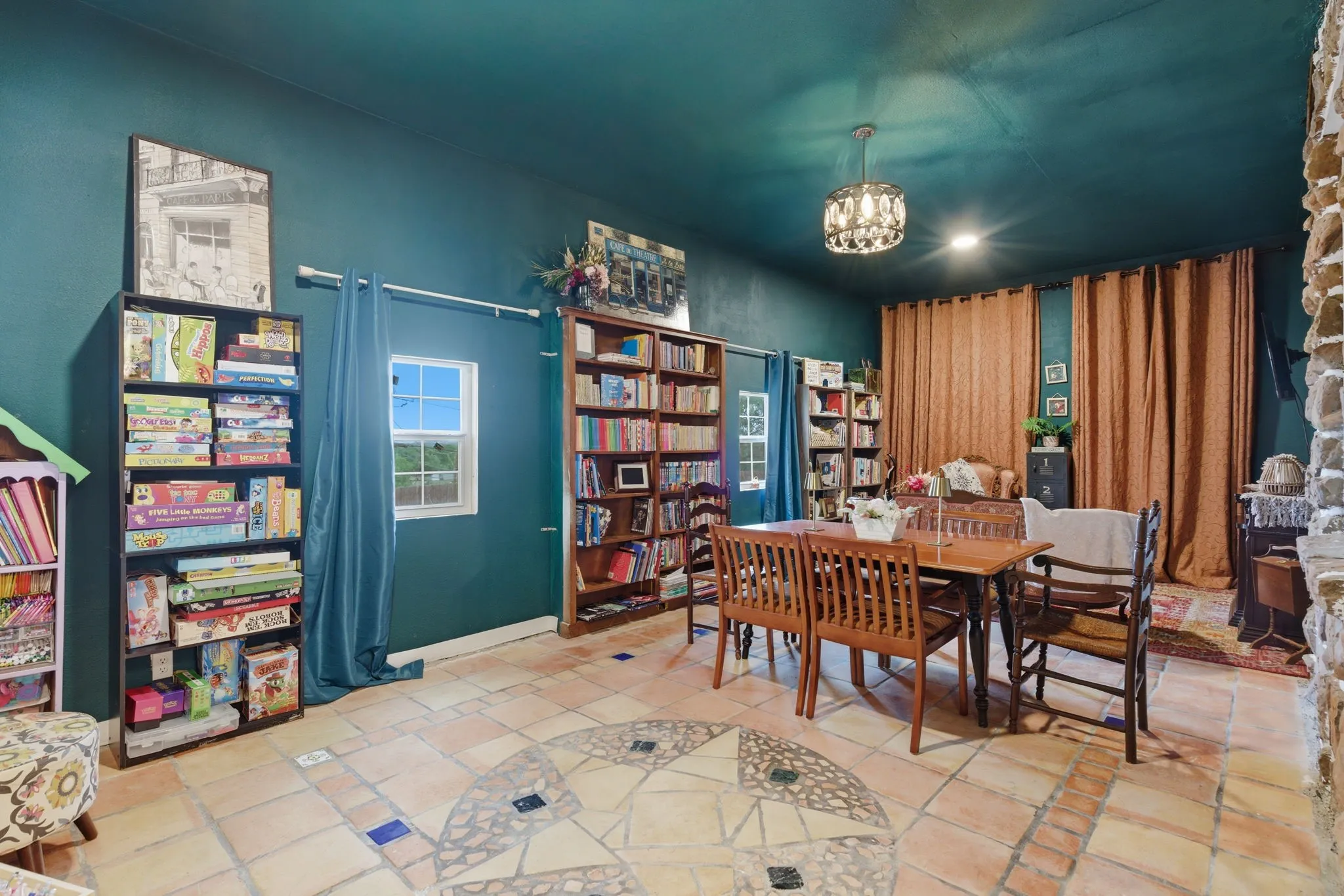 Single Family Residence For Sale in Eastland County , 514 S Dixie Street, Eastland, Texas 76448, 4 Bedrooms, 4 Bathrooms, 2 Garage spaces, 3,409 Sqft, built in 1920, Preowned, Price $399,999, mls#21256217, Real Estate Agent in Eastland, Homes For Sale in Eastland county, Homes For Sale in Eastland, Realtor in Eastland Texas, Real Estate Brokerage Independent Realty Texas, Luminita Cordes Realtor