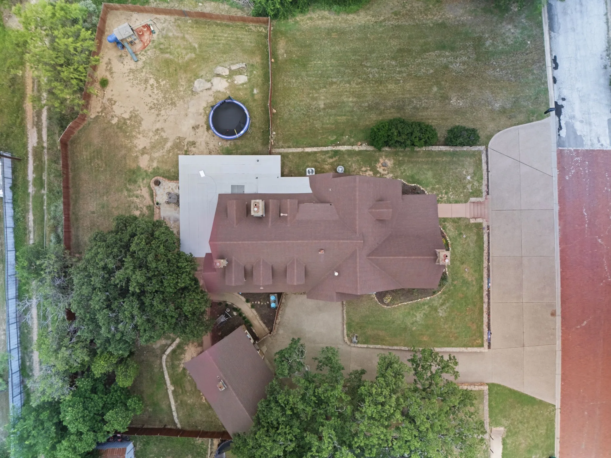 Single Family Residence For Sale in Eastland County , 514 S Dixie Street, Eastland, Texas 76448, 4 Bedrooms, 4 Bathrooms, 2 Garage spaces, 3,409 Sqft, built in 1920, Preowned, Price $399,999, mls#21256217, Real Estate Agent in Eastland, Homes For Sale in Eastland county, Homes For Sale in Eastland, Realtor in Eastland Texas, Real Estate Brokerage Independent Realty Texas, Luminita Cordes Realtor